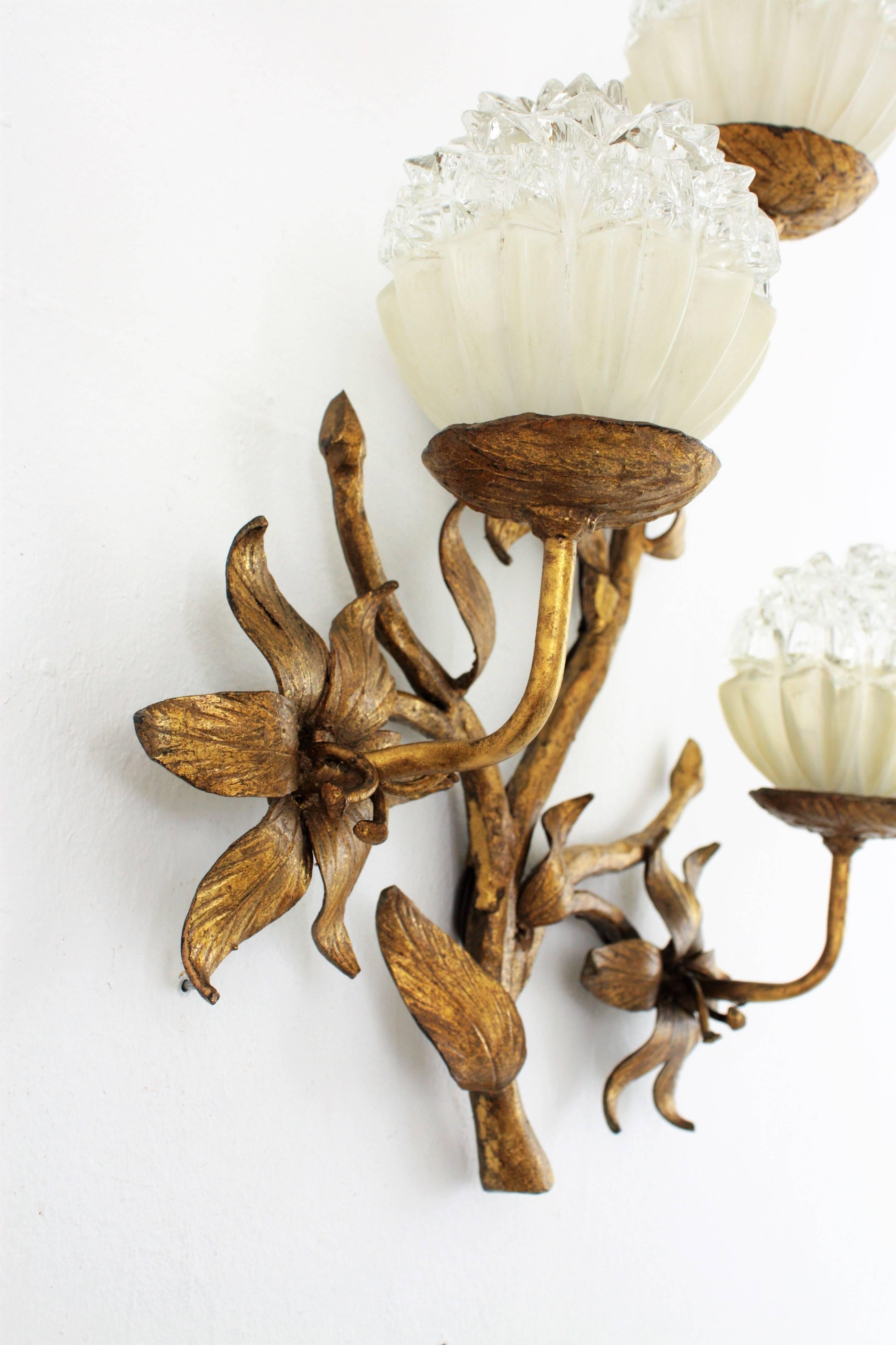 Spanish 1920s Art Nouveau Gilt Iron and Glass Three-Light Floral Wall Sconce In Excellent Condition In Barcelona, ES