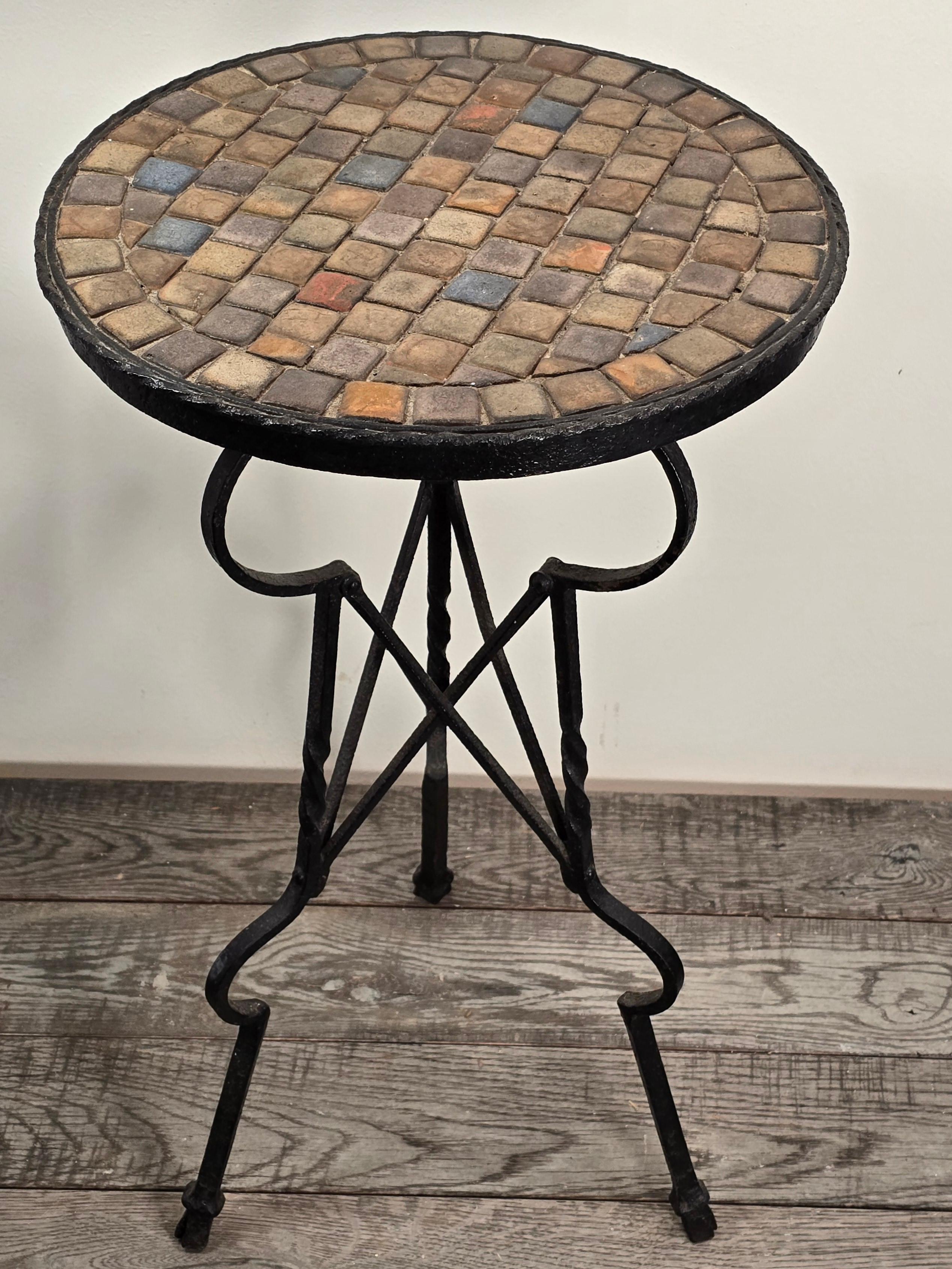 Espagnol Table espagnole des années 1920 à plateau en fer forgé en vente