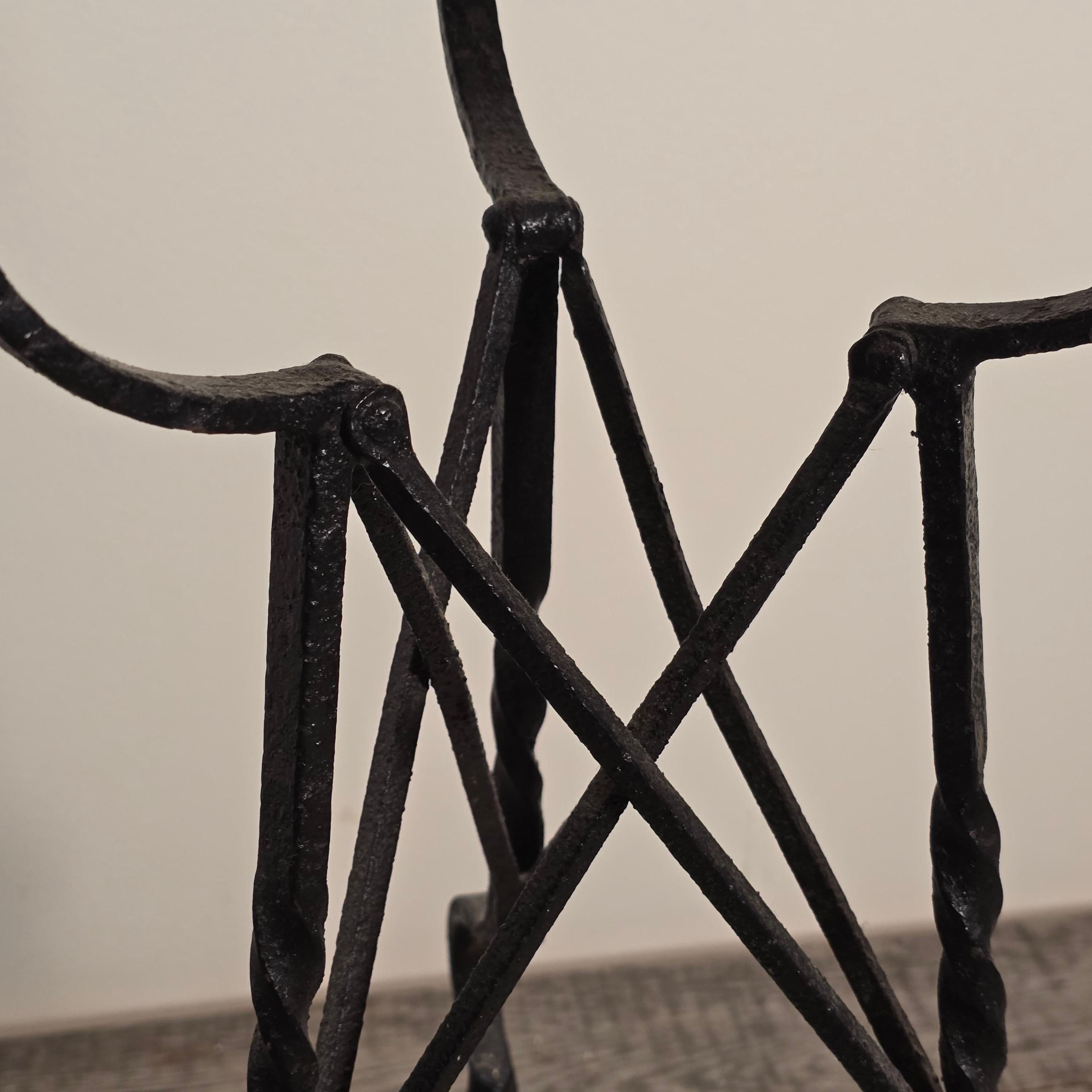 Table espagnole des années 1920 à plateau en fer forgé Bon état - En vente à Kilmarnock, VA
