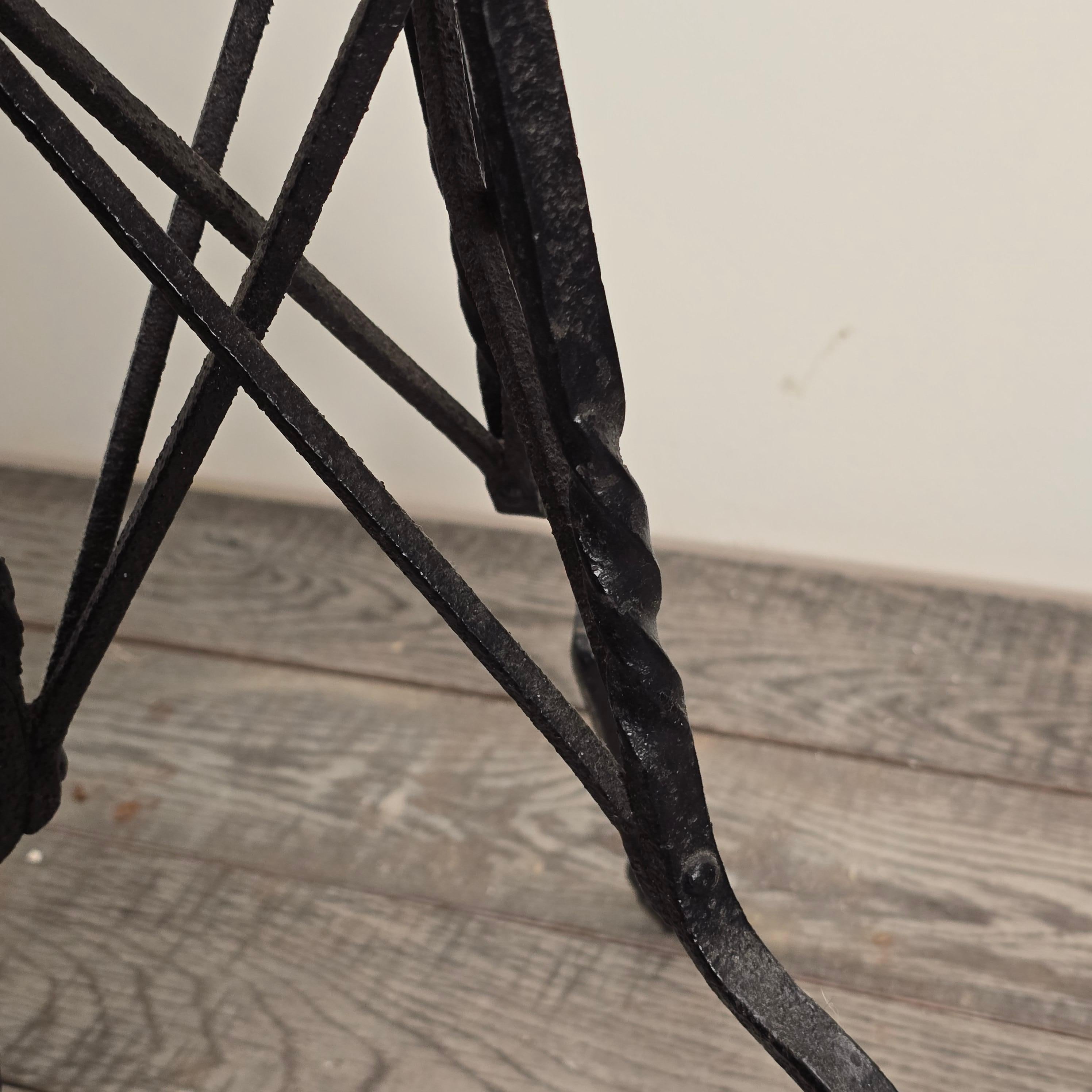 Début du 20ème siècle Table espagnole des années 1920 à plateau en fer forgé en vente
