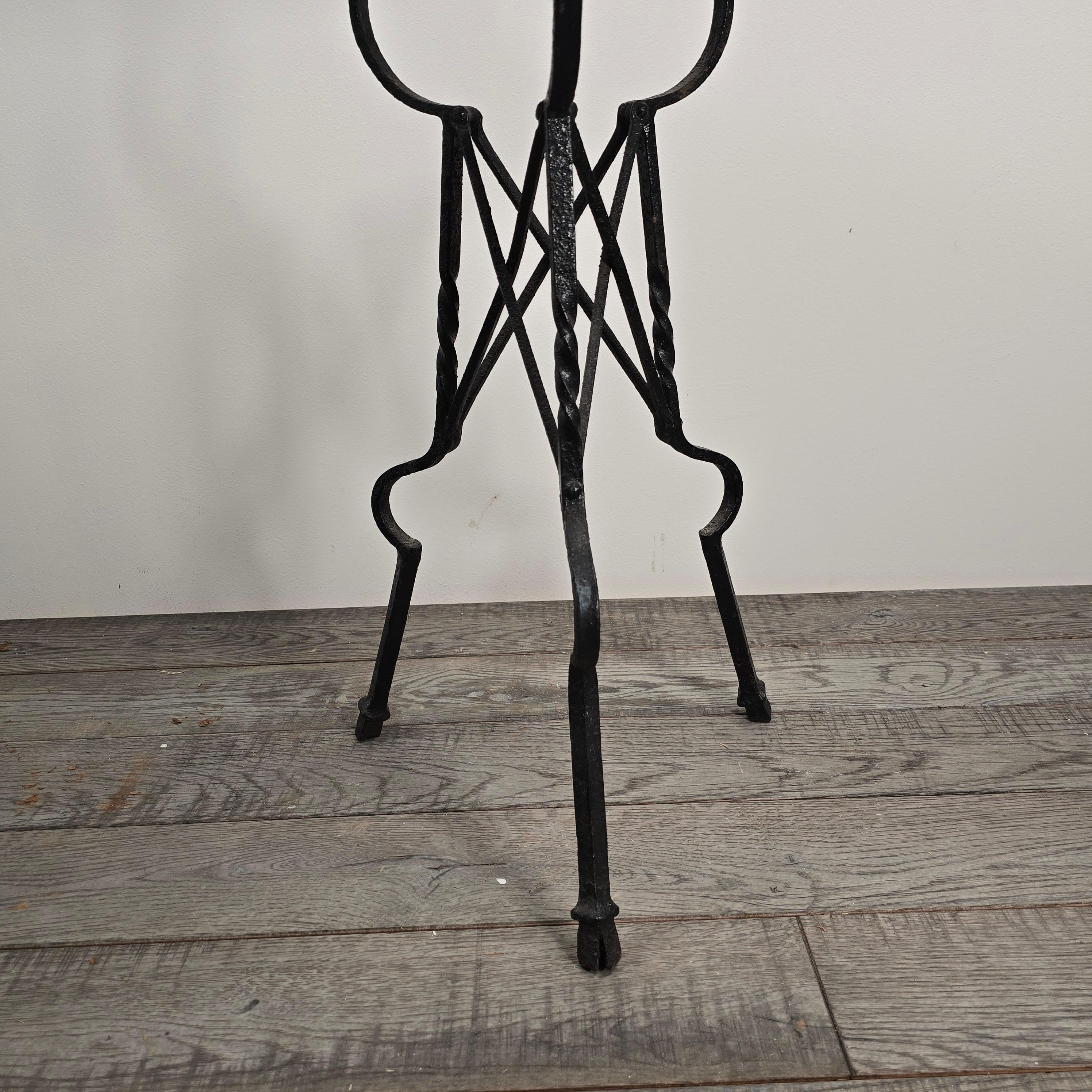 Céramique Table espagnole des années 1920 à plateau en fer forgé en vente