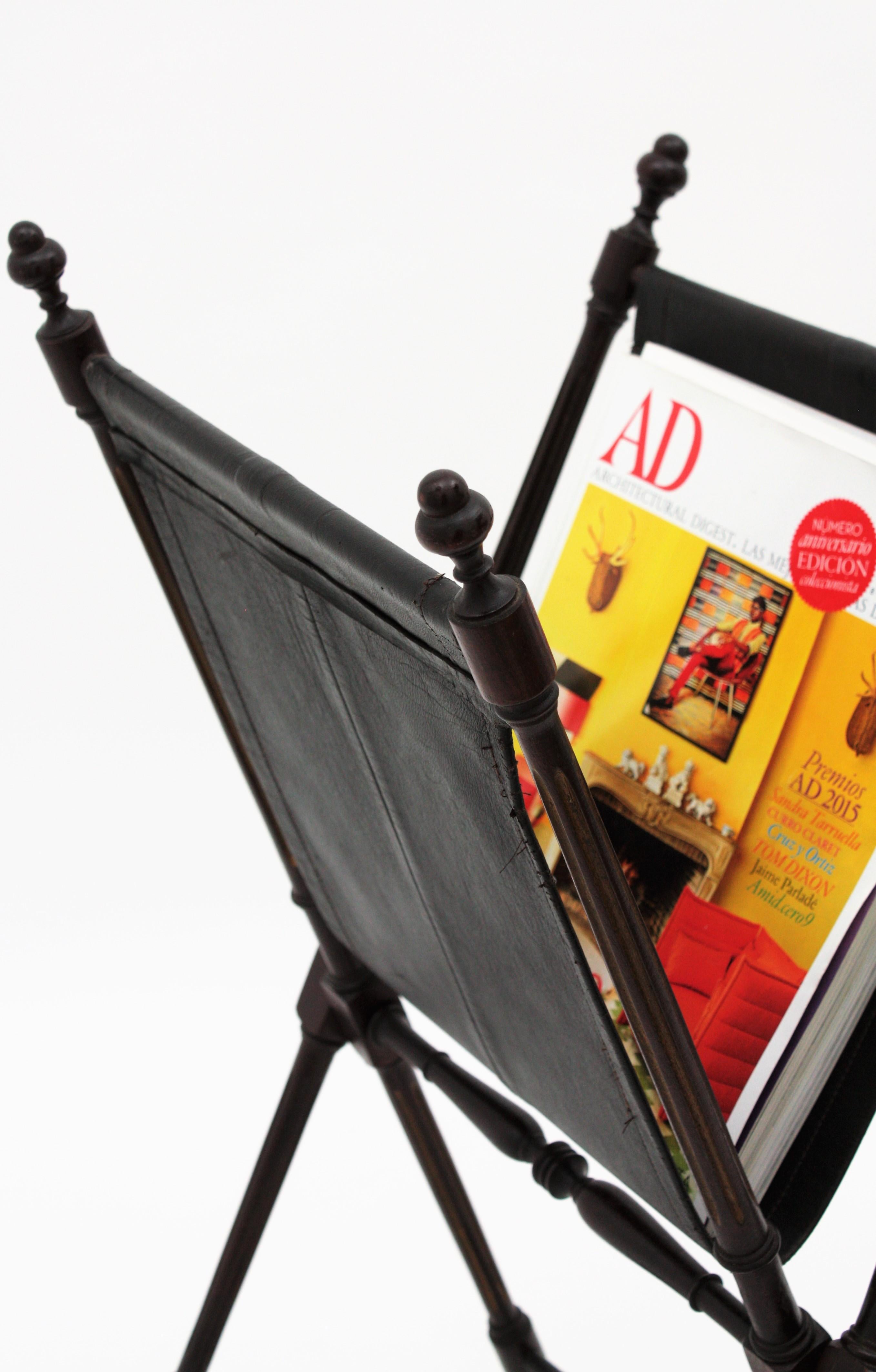 Spanish Folding Magazine Rack, Turned Wood and Black Leather  In Good Condition For Sale In Barcelona, ES