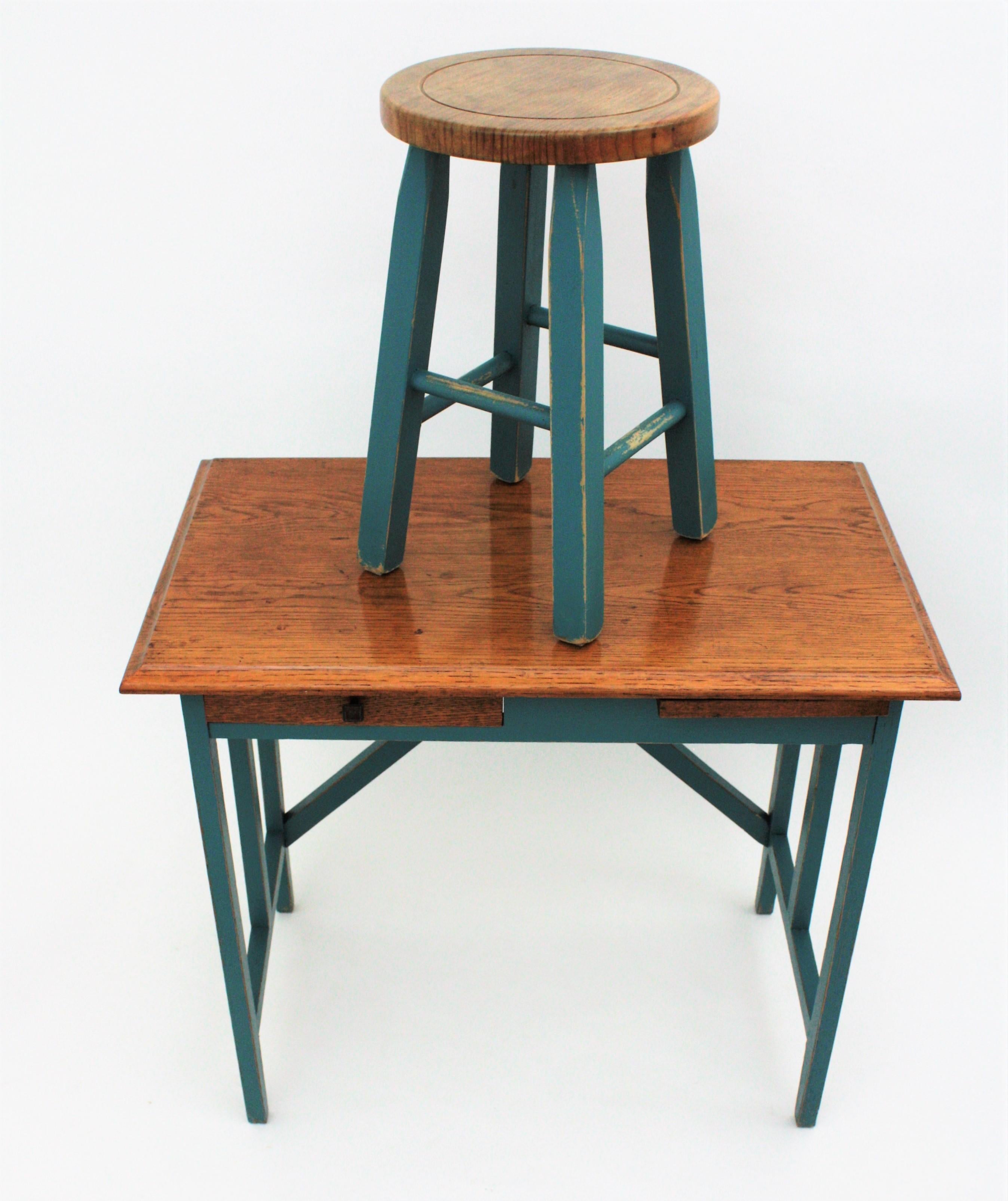 Industriale Scrivania e sgabello spagnolo in Oak con patina Greene & Greene in vendita