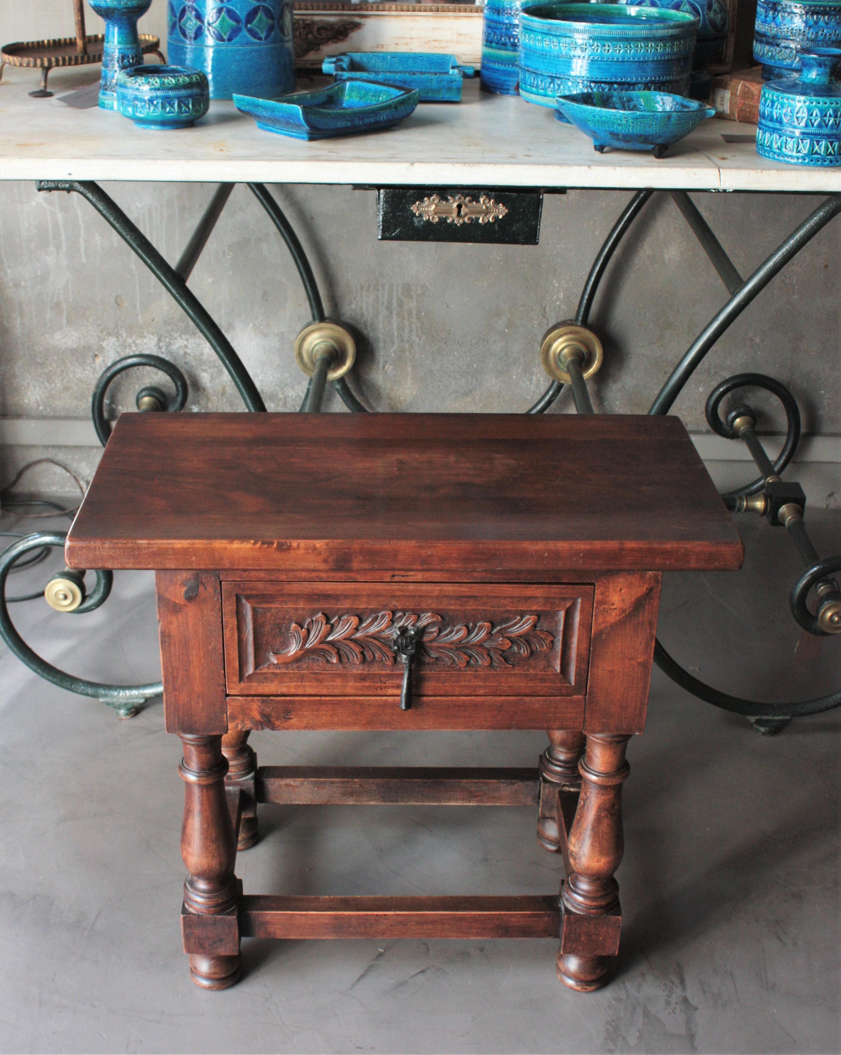 20th Century Spanish Colonial End Table / Side Table in Walnut, 1930s For Sale