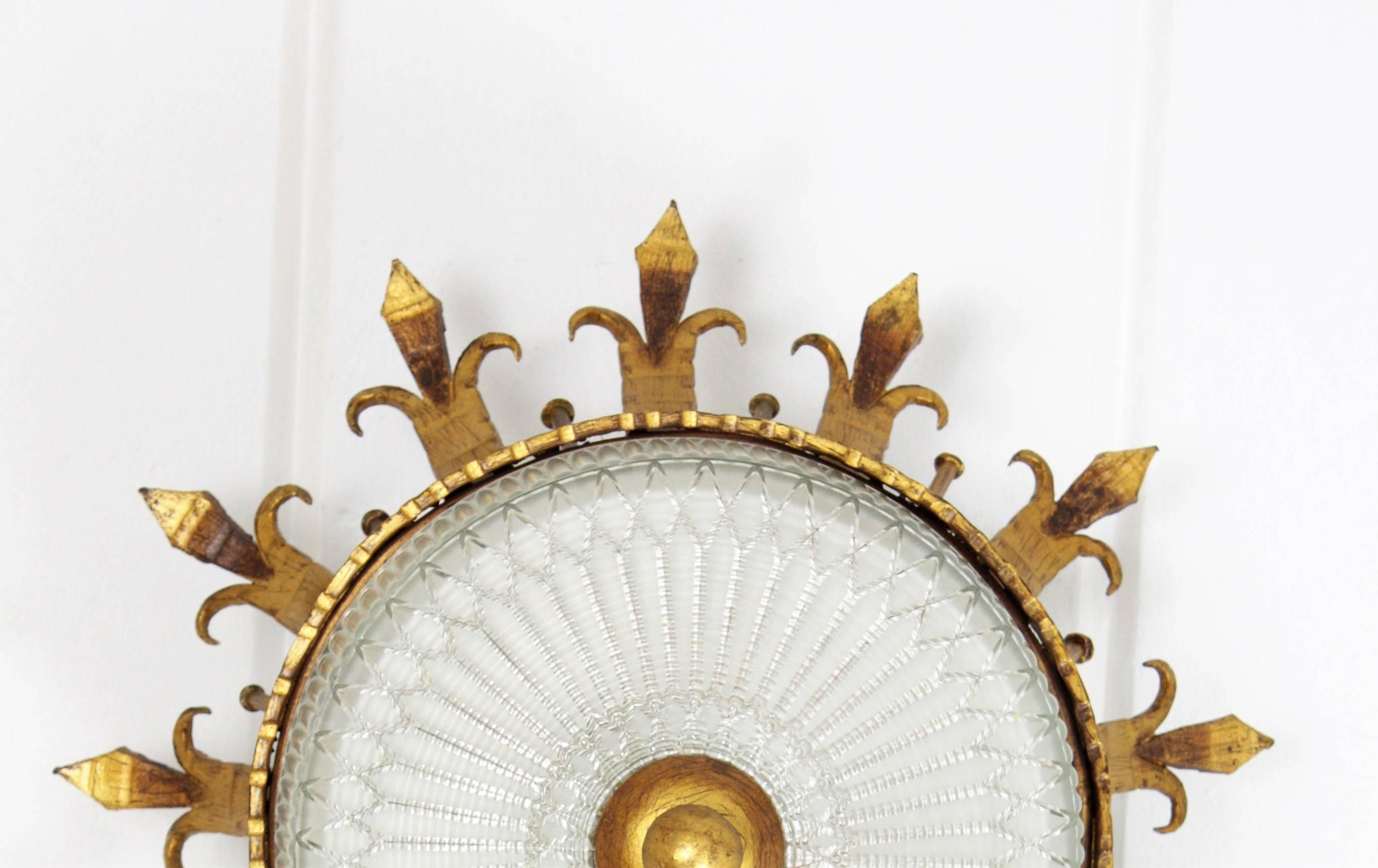 Spanish 1940s Neoclassical Gilt Iron Fluted Glass Flush Mount Ceiling Light In Excellent Condition In Barcelona, ES