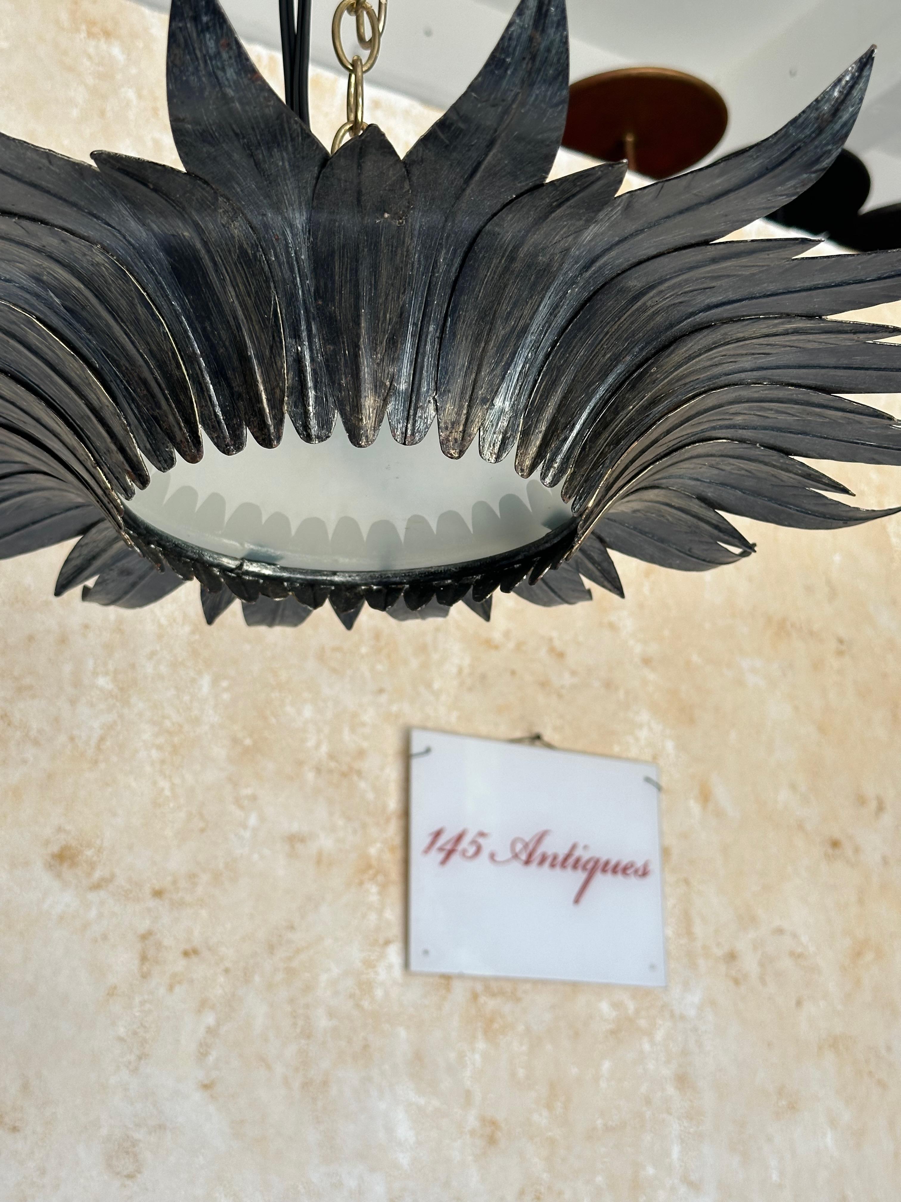Plafonnier espagnol des années 1950 en métal doré foncé en vente 5