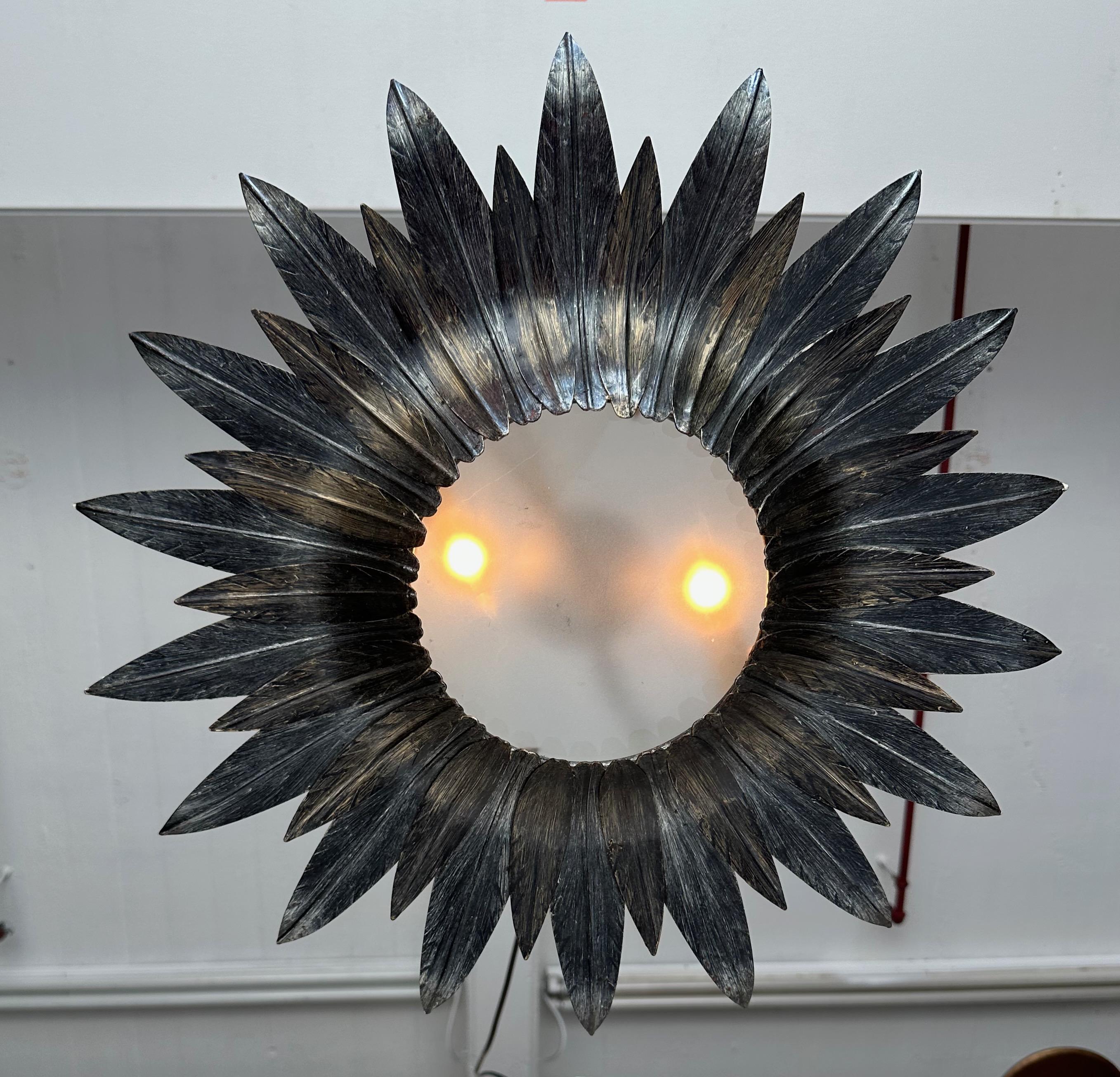 Art nouveau Plafonnier espagnol des années 1950 en métal doré foncé en vente