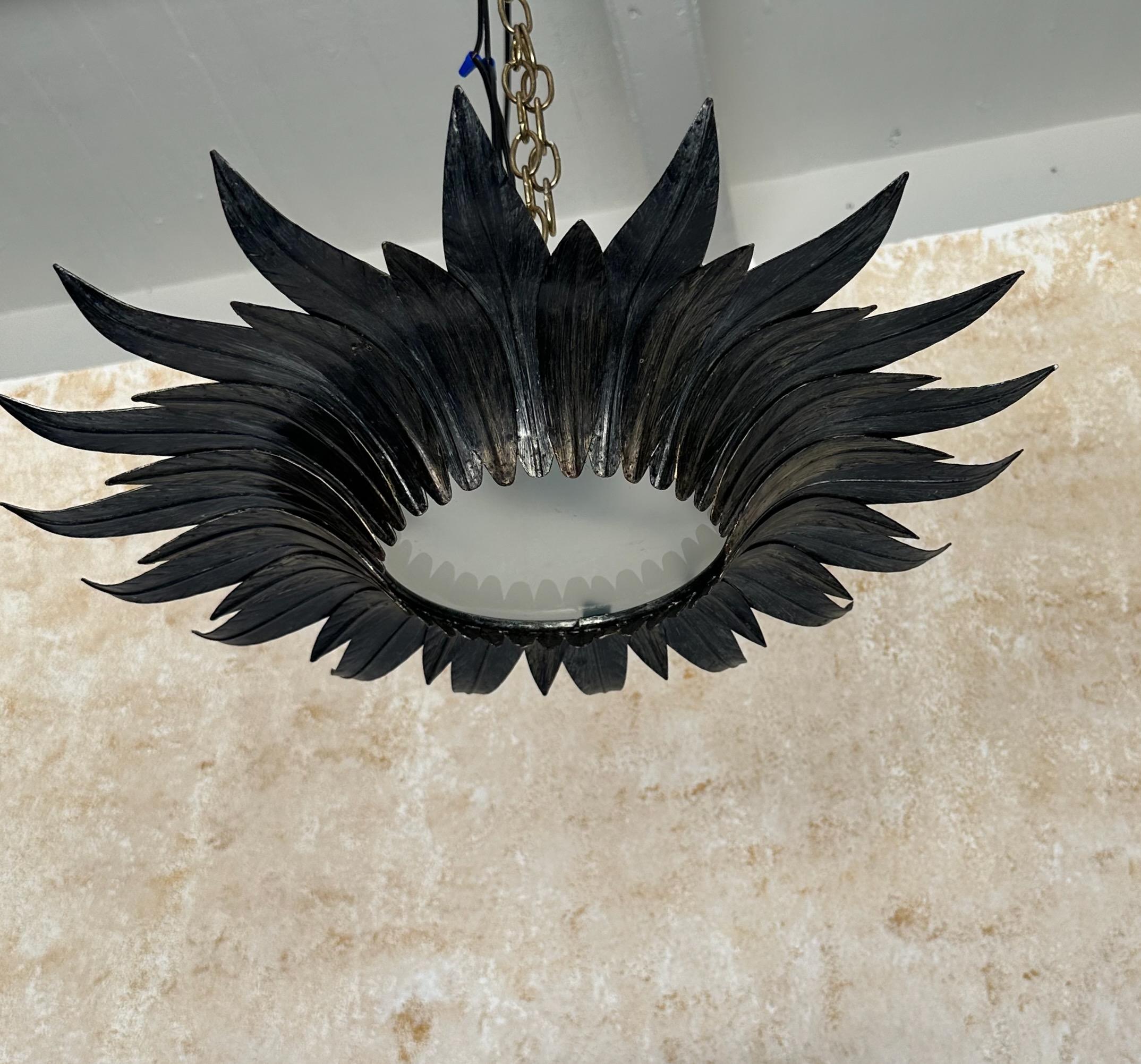Métal Plafonnier espagnol des années 1950 en métal doré foncé en vente