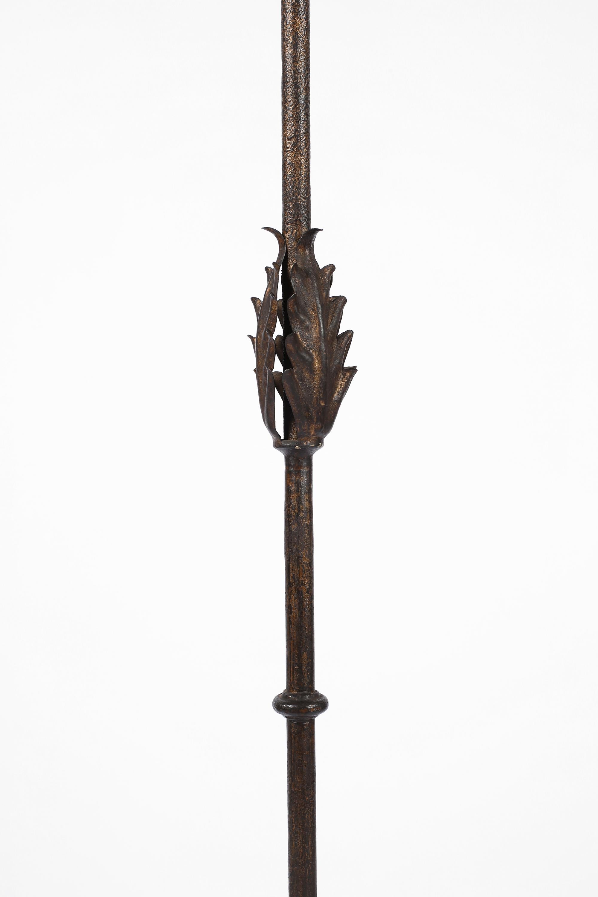 Spanish 1950s Foliate Gilt Forged Iron Floor Lamp In Good Condition For Sale In London, GB