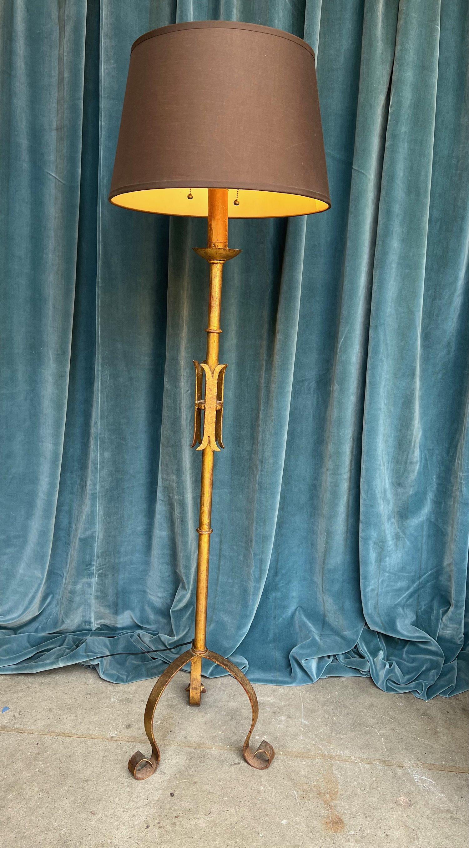 Spanish 1950s Gilt Iron Floor Lamp In Good Condition In Buchanan, NY