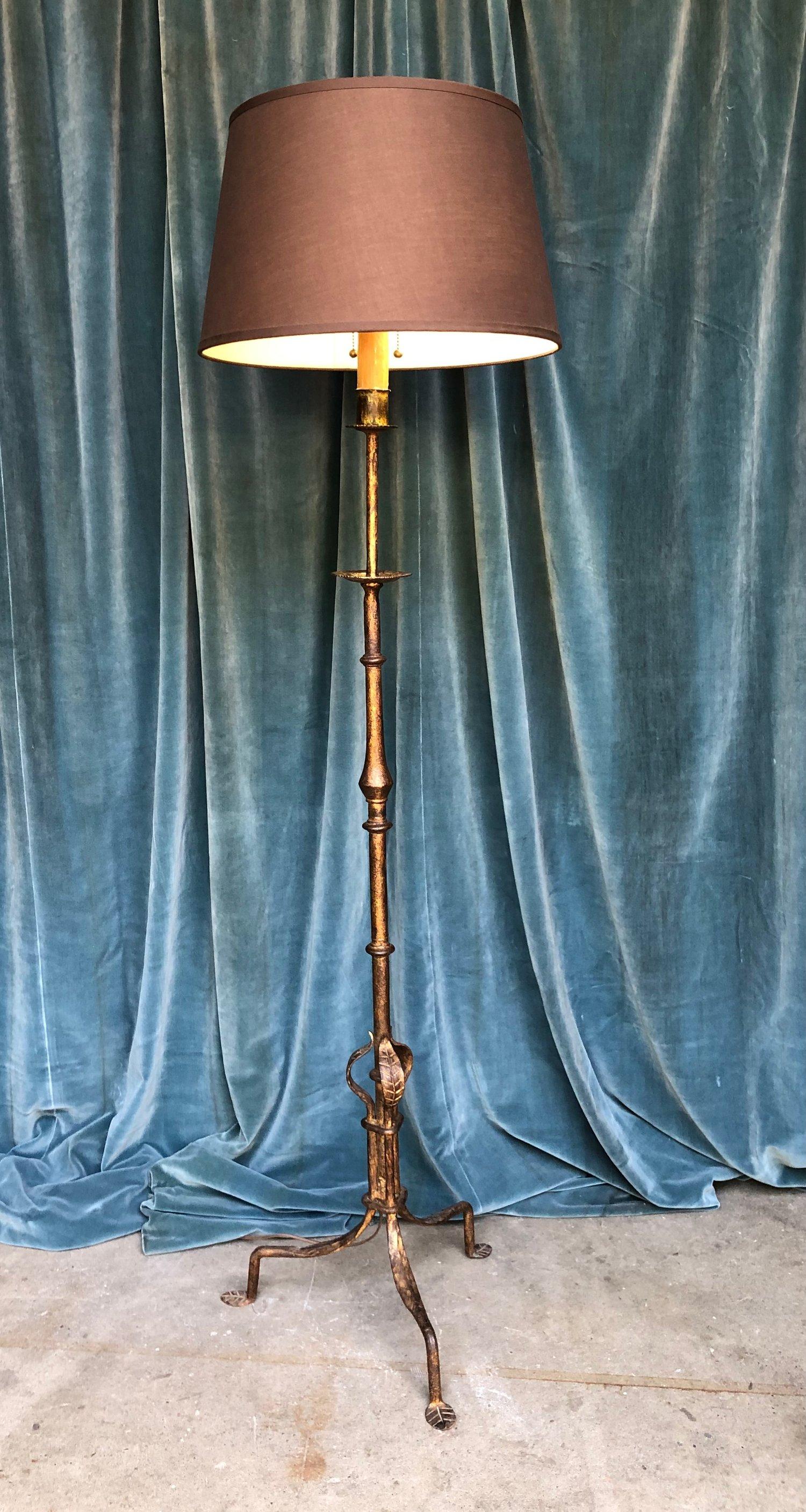 Spanish 1950s Gilt Iron Floor Lamp on a Tripod Base In Good Condition For Sale In Buchanan, NY