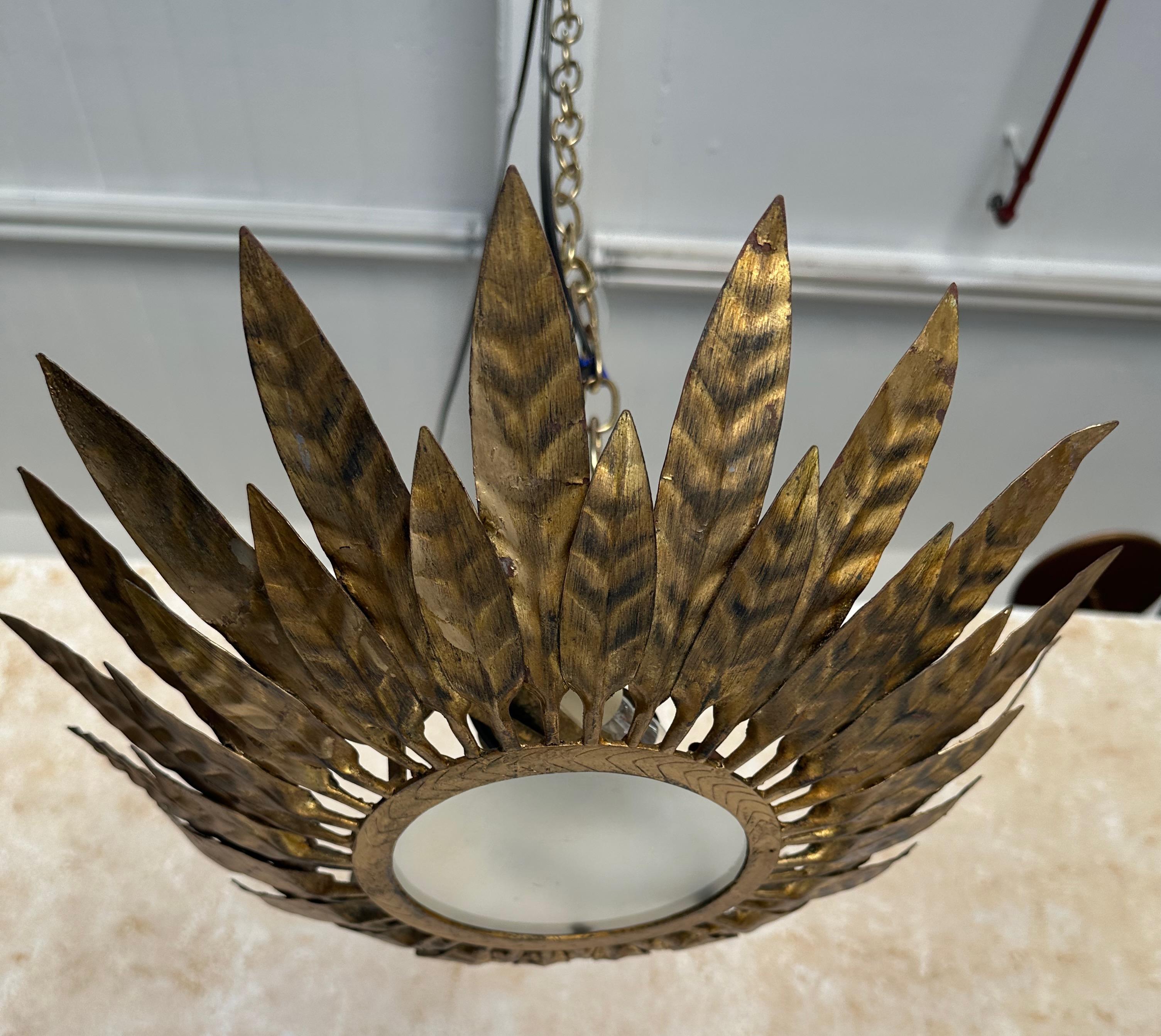 Plafonnier espagnol en métal doré des années 1950 en vente 3