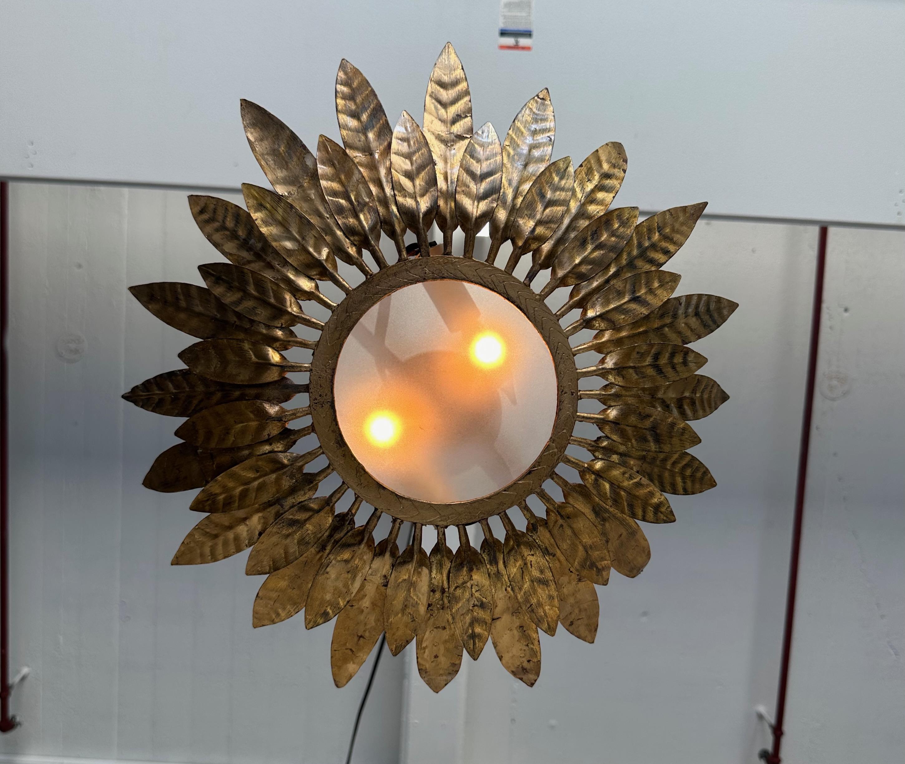Art nouveau Plafonnier espagnol en métal doré des années 1950 en vente