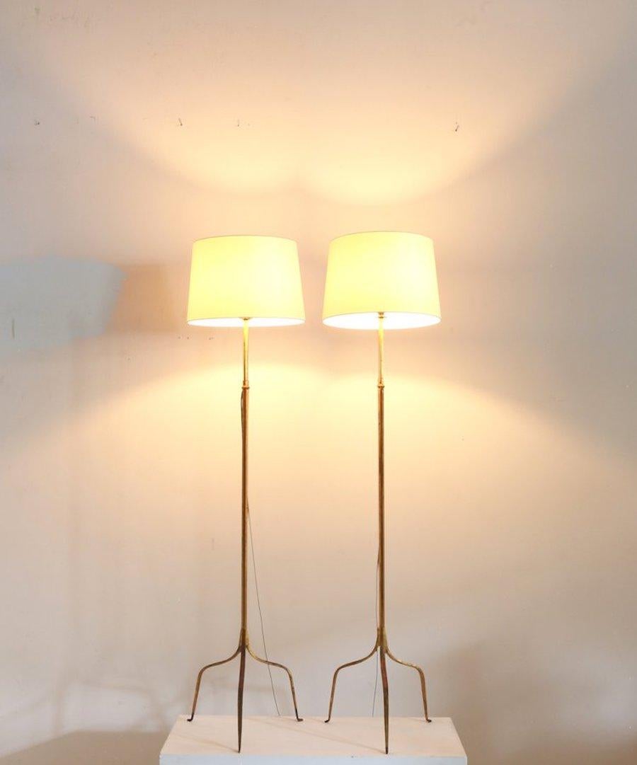 Super pair of Spanish gilt standard lamps. 

Elegant proportions. The finest quality and craftsmanship present. 

Quite possibly the smartest pair of lamps we’ve ever had the chance to own.

Spain 1950s. 

H 149cm x W 40 cm x D 40 cm - without shade
