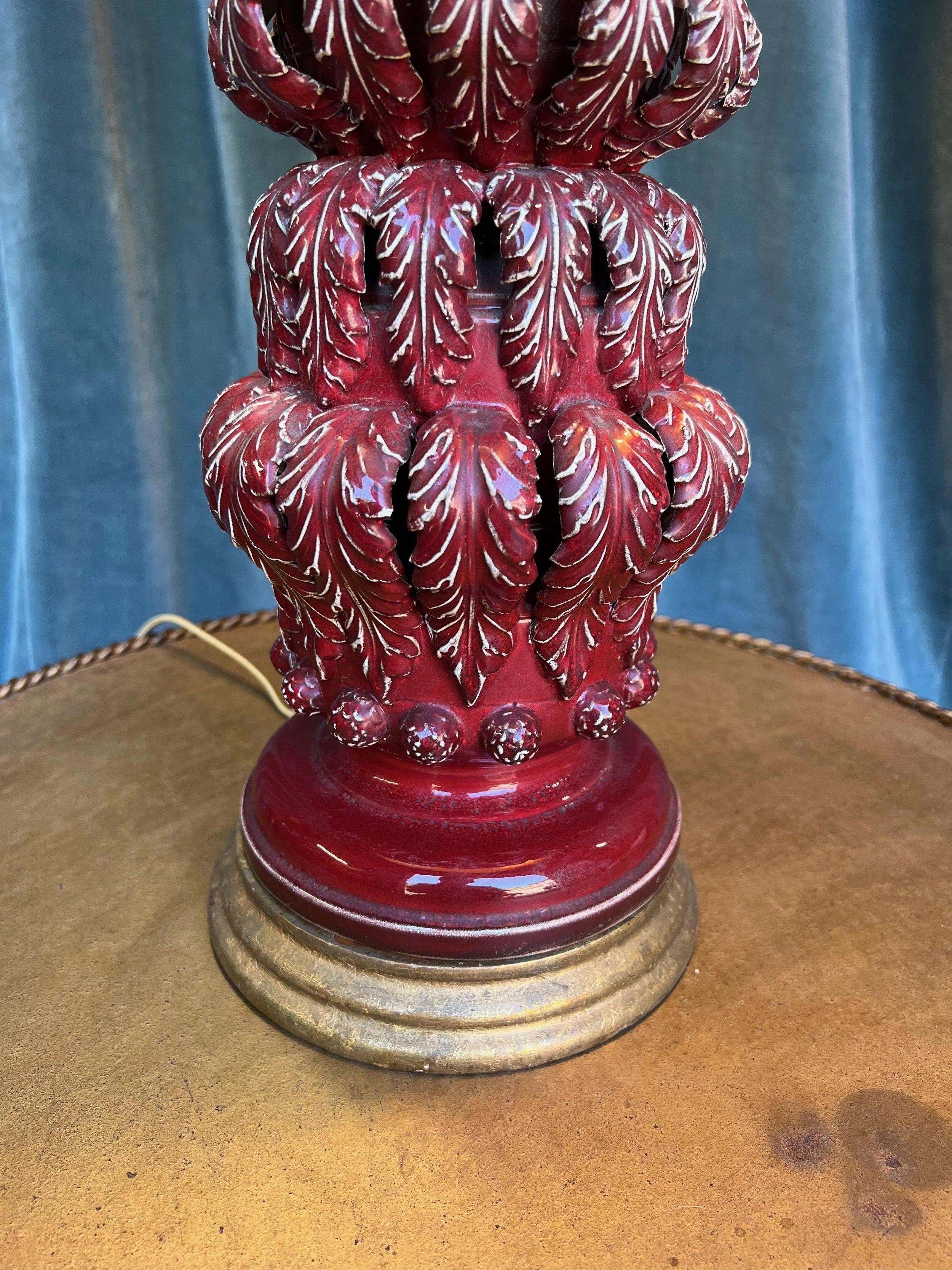 Lámpara de sobremesa española de cerámica roja de los años 50 en venta 4
