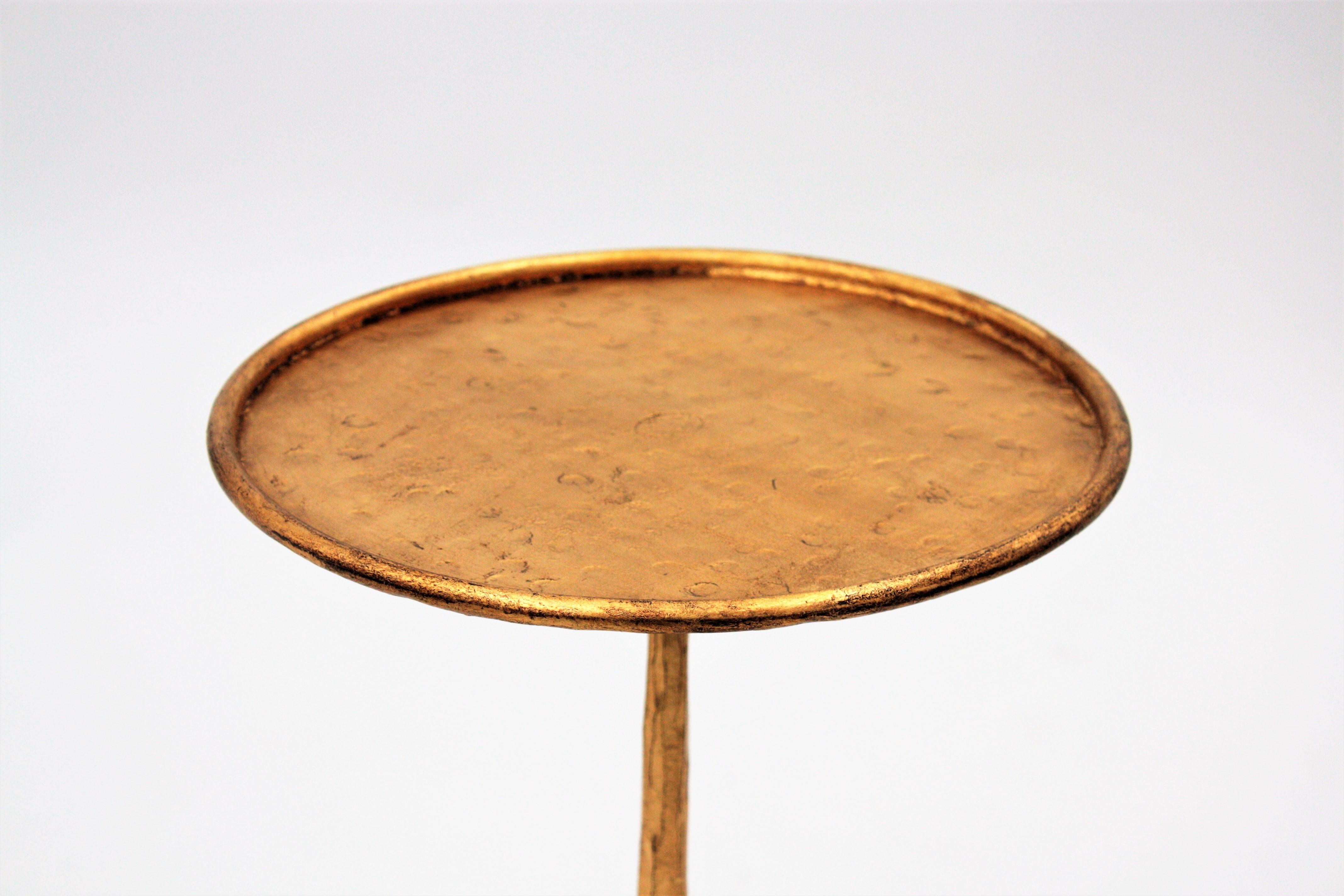 Spanish 1950s Small Hand-Hammered Gilt Iron End Table / Gueridon / Drinks Table 4