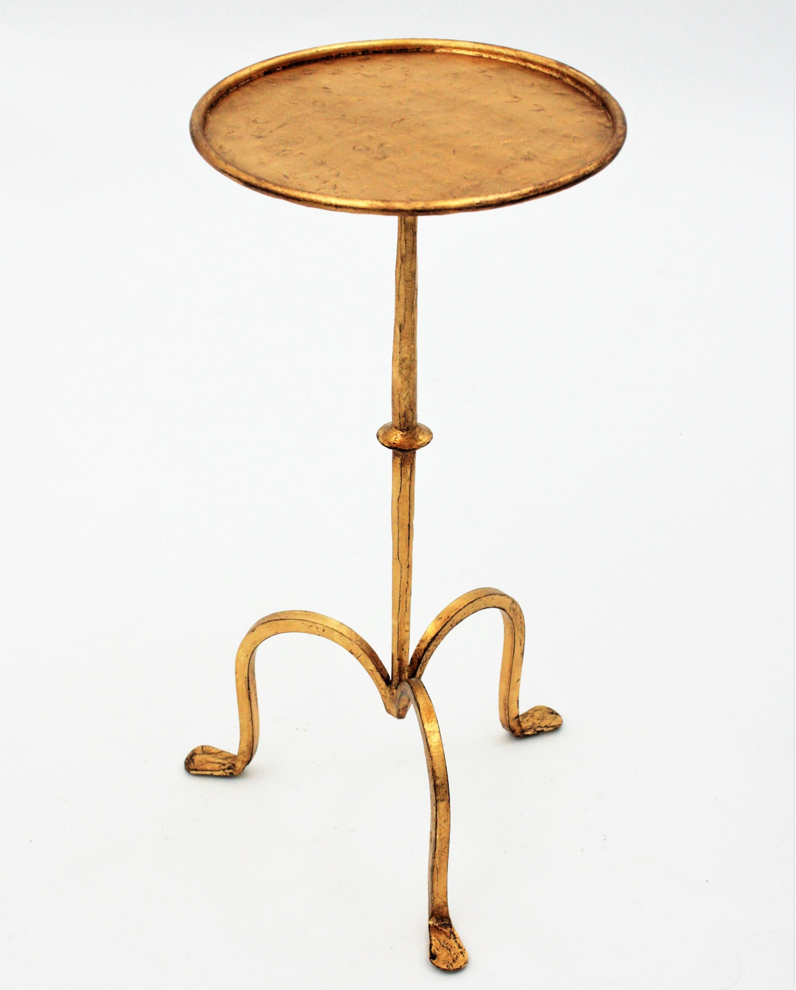 Spanish 1950s Small Hand-Hammered Gilt Iron End Table / Gueridon / Drinks Table 3