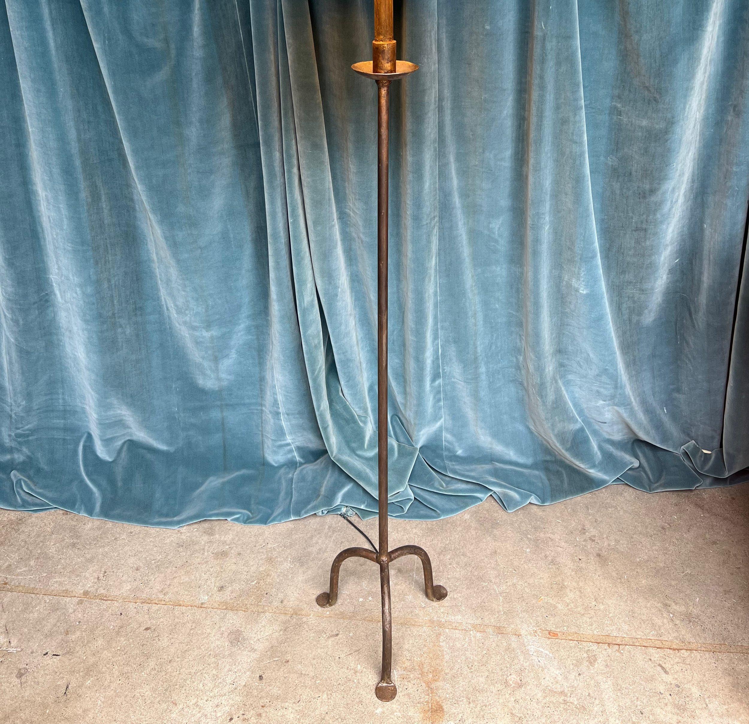 Spanish 1950s Wrought Iron Floor Lamp In Good Condition For Sale In Buchanan, NY