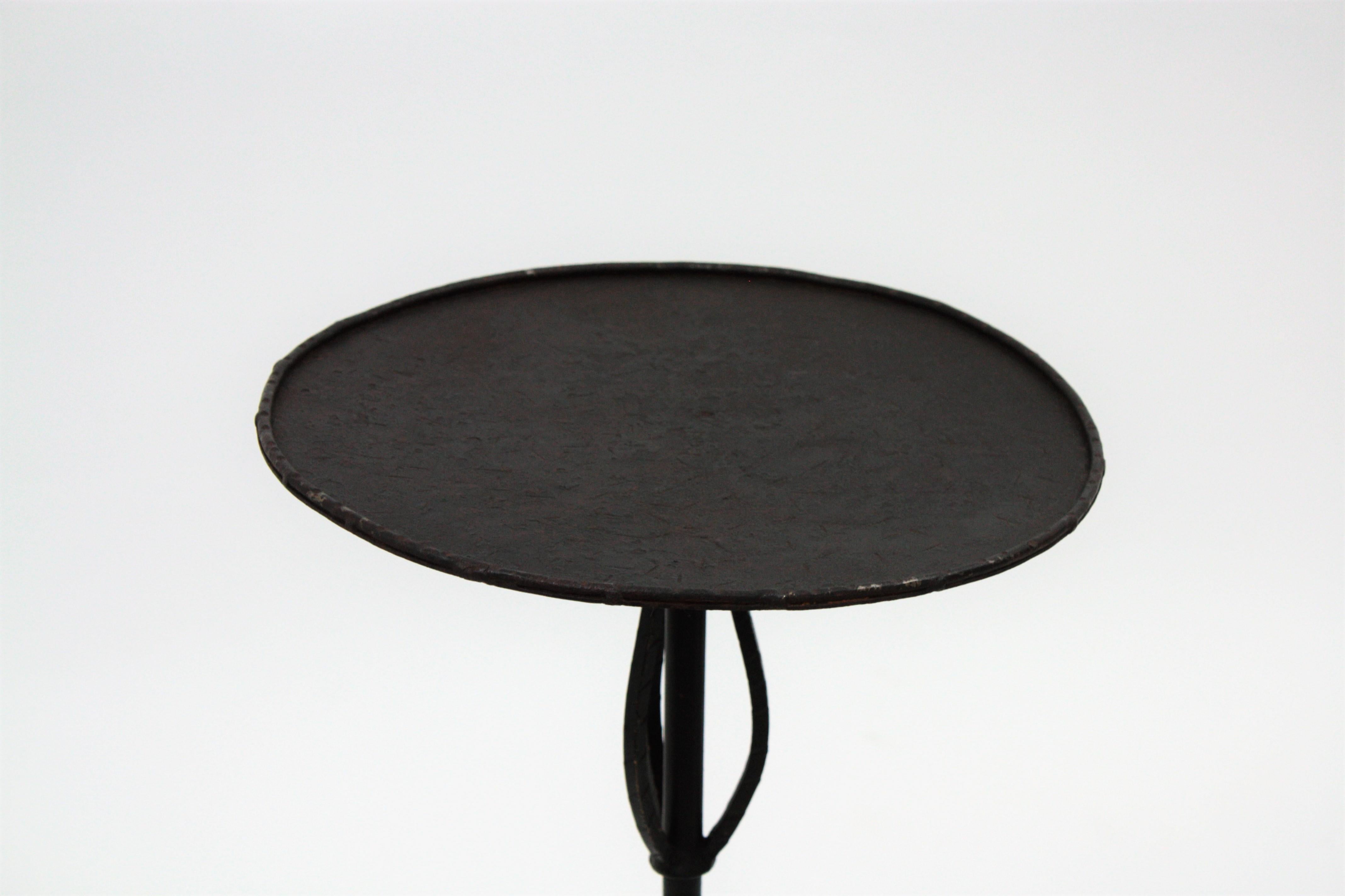 Hammered Spanish 1950s Wrought Iron Pedestal Drinks Table / Gueridon on a Tripod Base