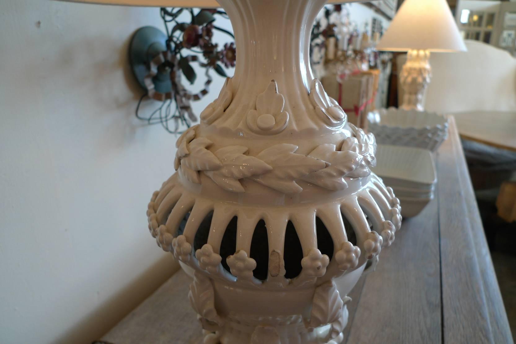 Spanish 1960s Cream Glazed Mansies 'Valencia' Ceramic Table Lamp In Distressed Condition In Santa Monica, CA