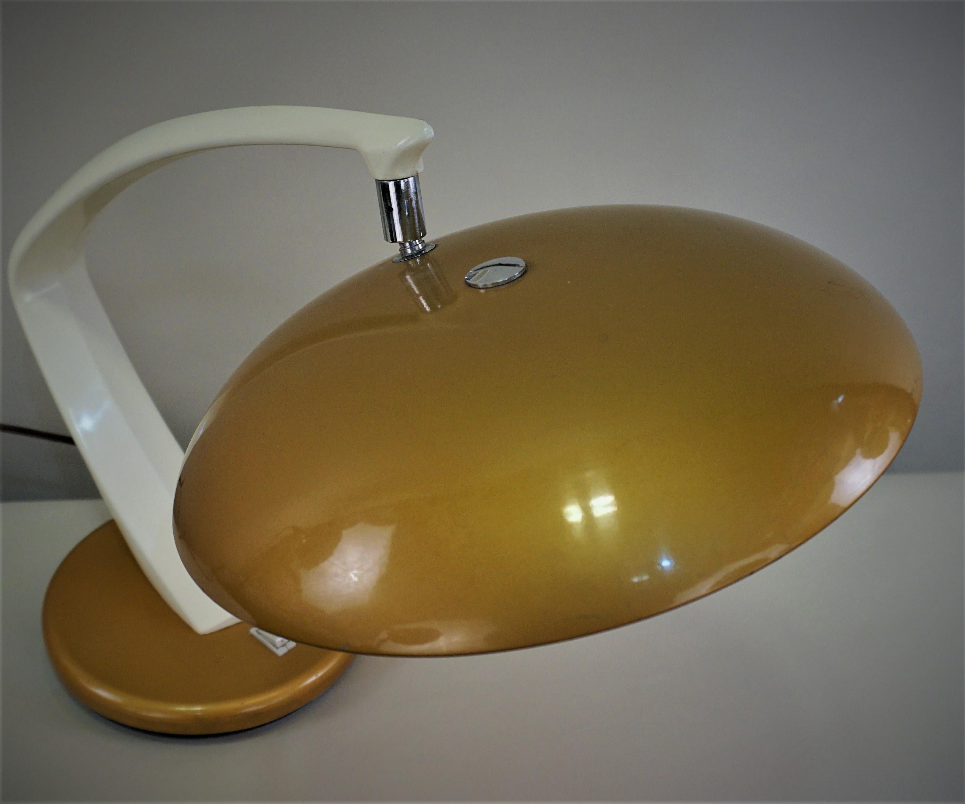 Elegant, simple but stylish Spanish 1960s desk lamp by Fase.
2 lights 60 watt recommend LED bulbs.