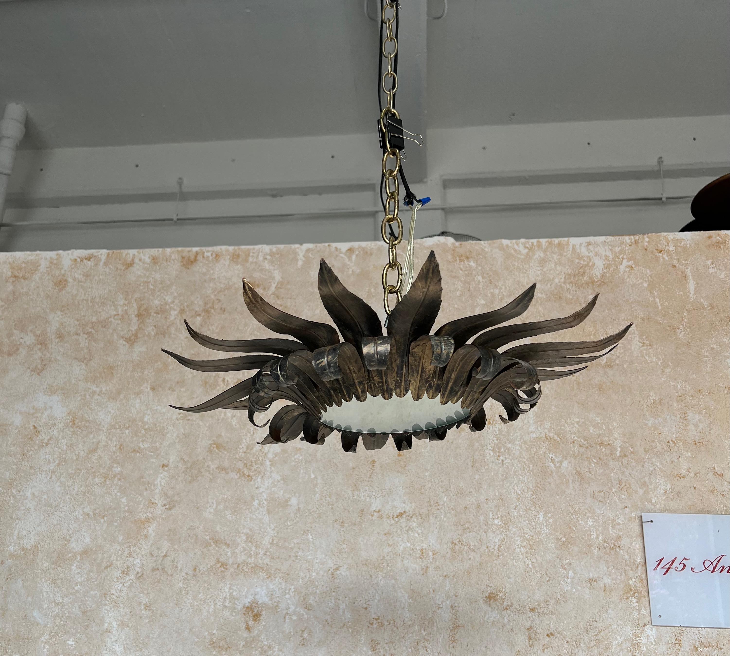 Doré Plafonnier espagnol en métal doré des années 1950 en vente