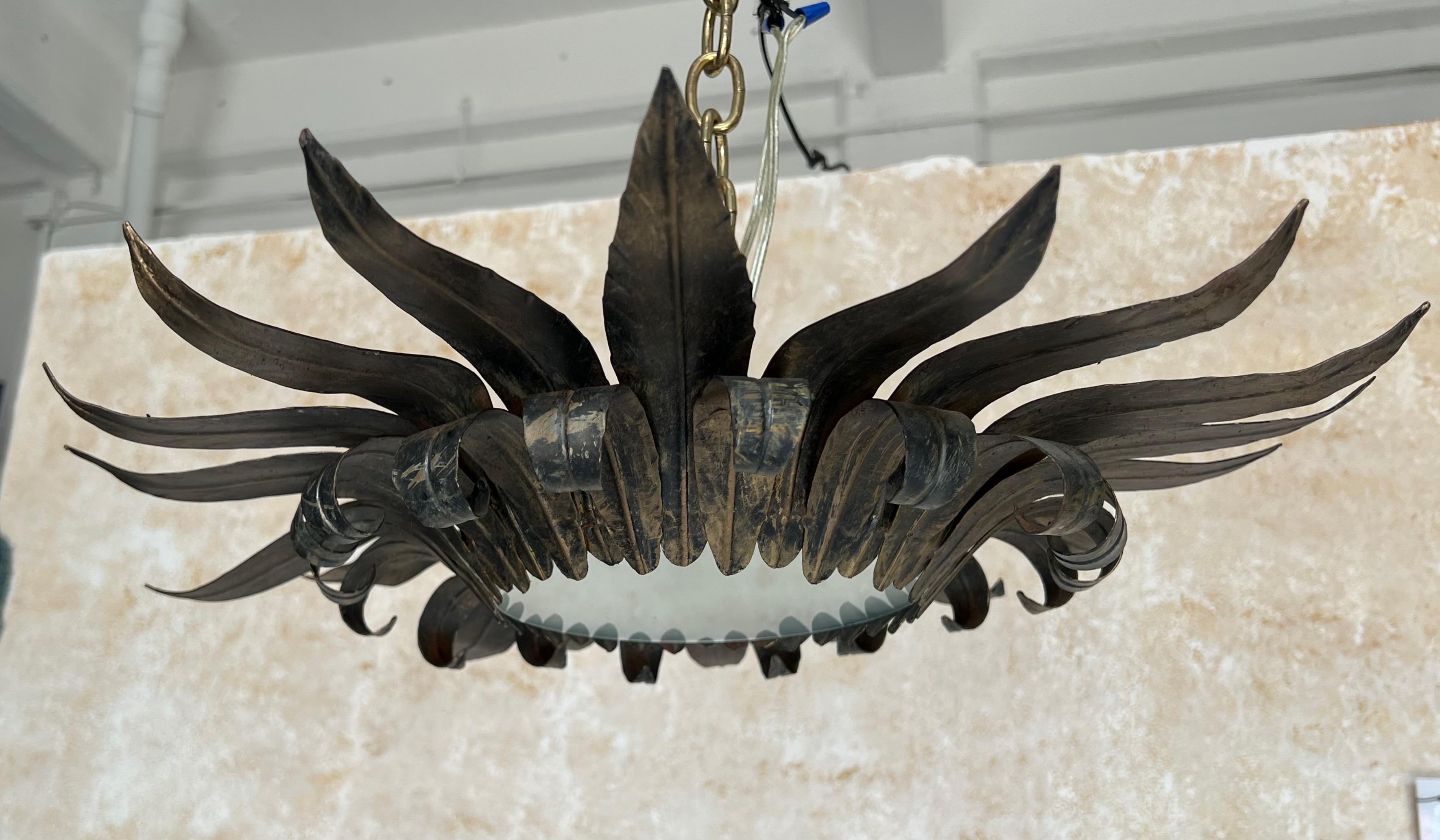 Métal Plafonnier espagnol en métal doré des années 1950 en vente
