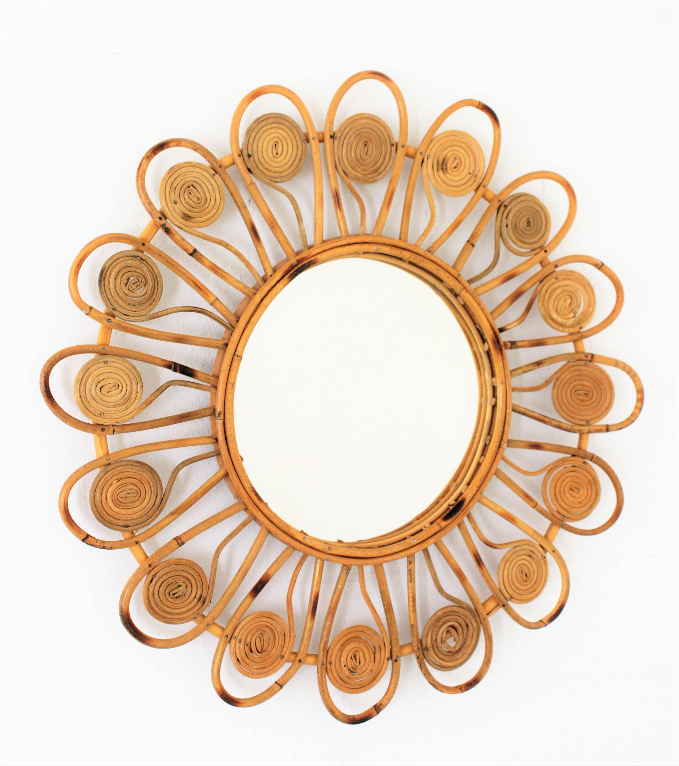 Lovely handcrafted wicker mirror with a beautiful artistic filigree frame. This mirror has all the taste of the Mediterranean style. Beautiful to place it alone or placed in a wall decoration with other mirror in this style. Glass diameter: