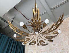 Lustre espagnol moderne du milieu du siècle dernier en métal doré des années 1960