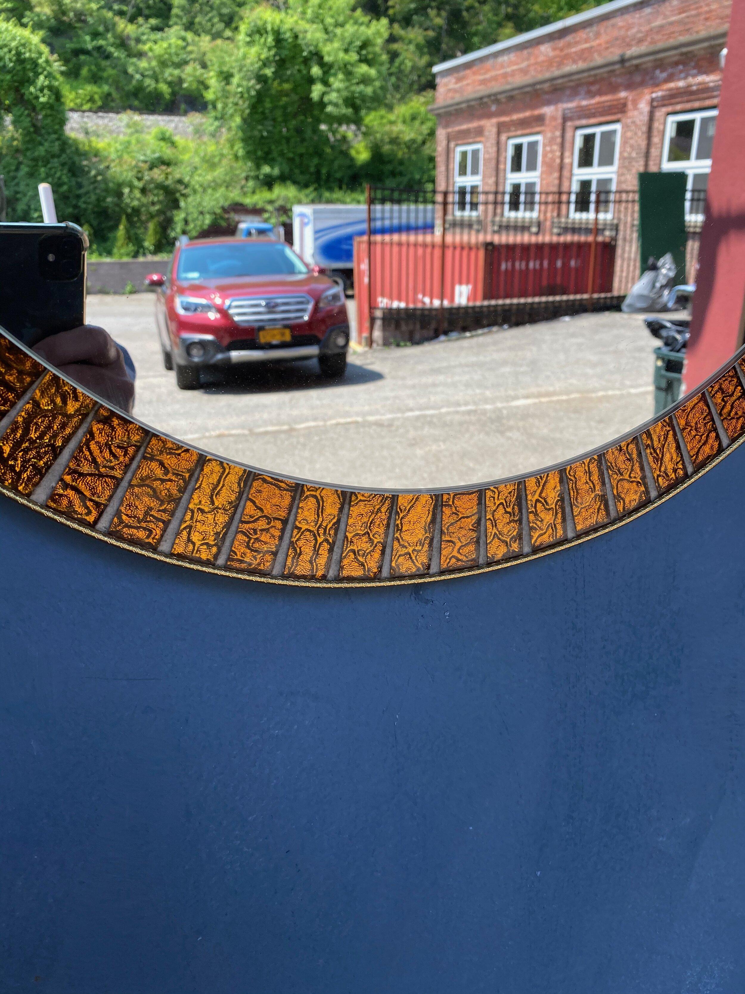 Laiton Miroir espagnol des années 1960 avec cadre métallique en vente