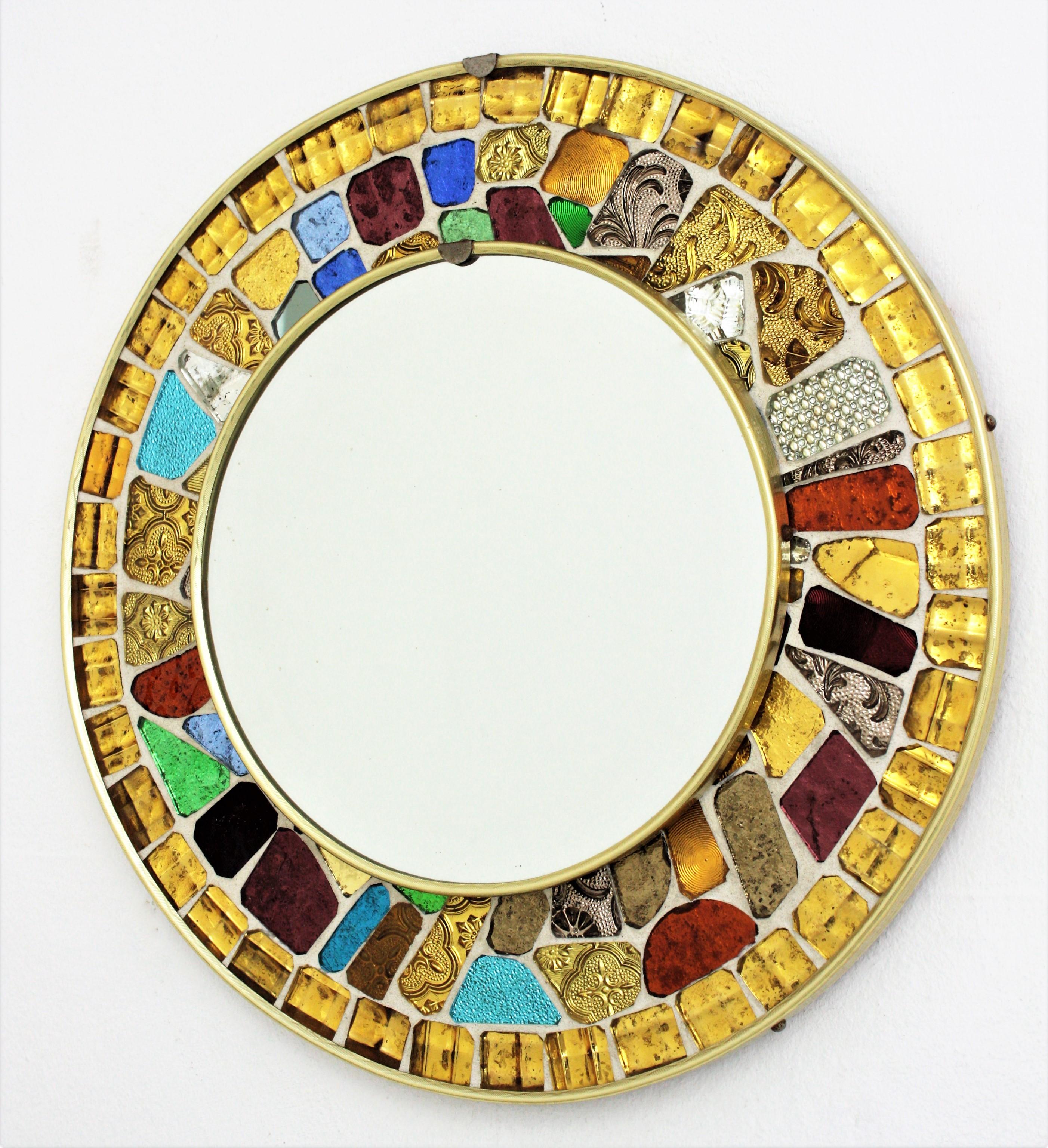 Midcentury Round Mirror with Muti Color Glass Mosaic Frame, 1960s In Good Condition For Sale In Barcelona, ES