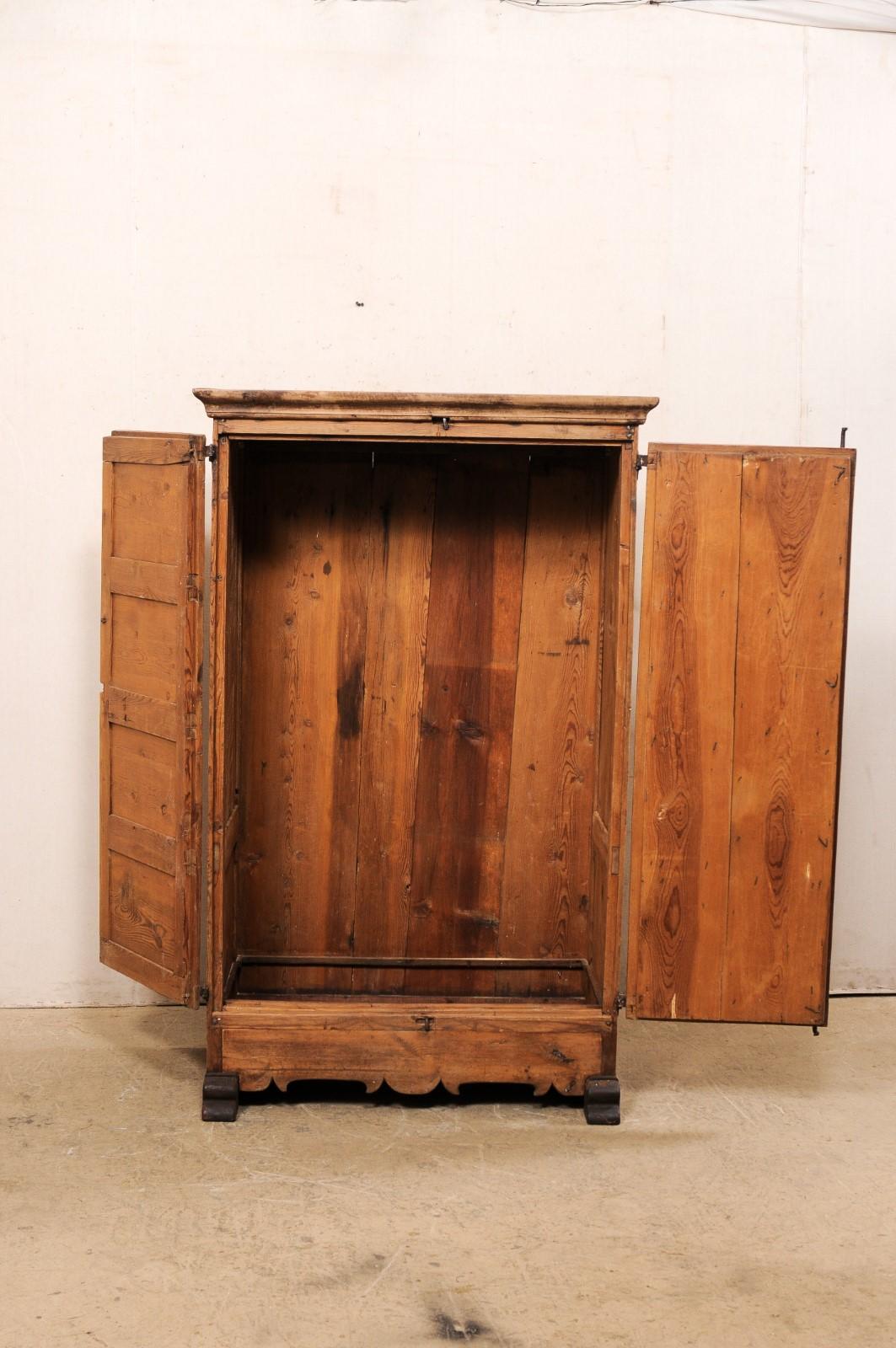 Spanish 19th Century Geometric-Carved Panel 2-Door Wood Cabinet For Sale 6