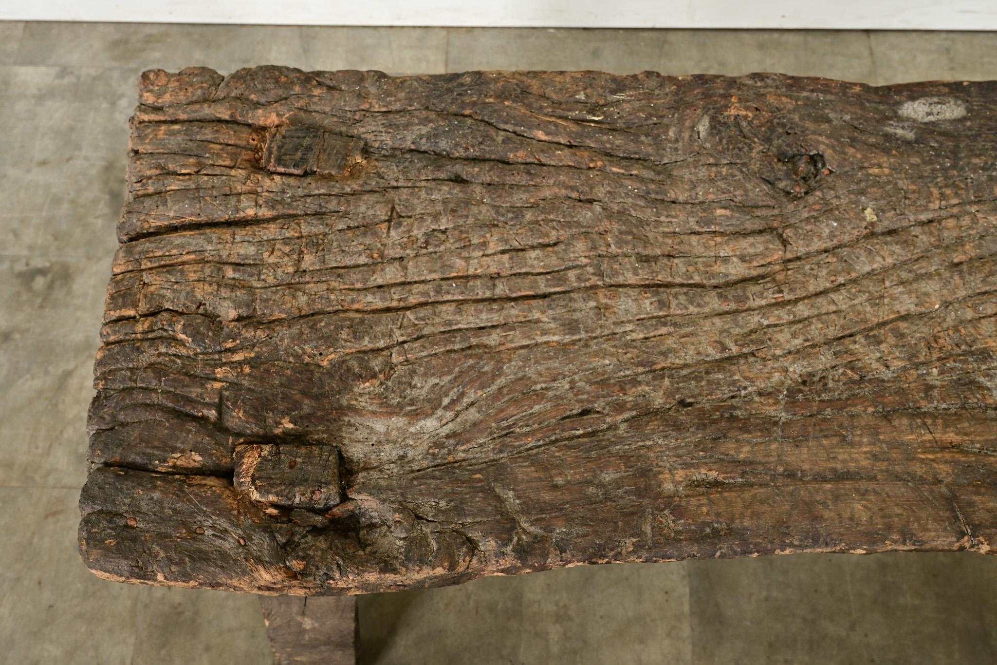 Mesa de carnicero española del siglo XIX procedente de Cataluña Tallado a mano en venta