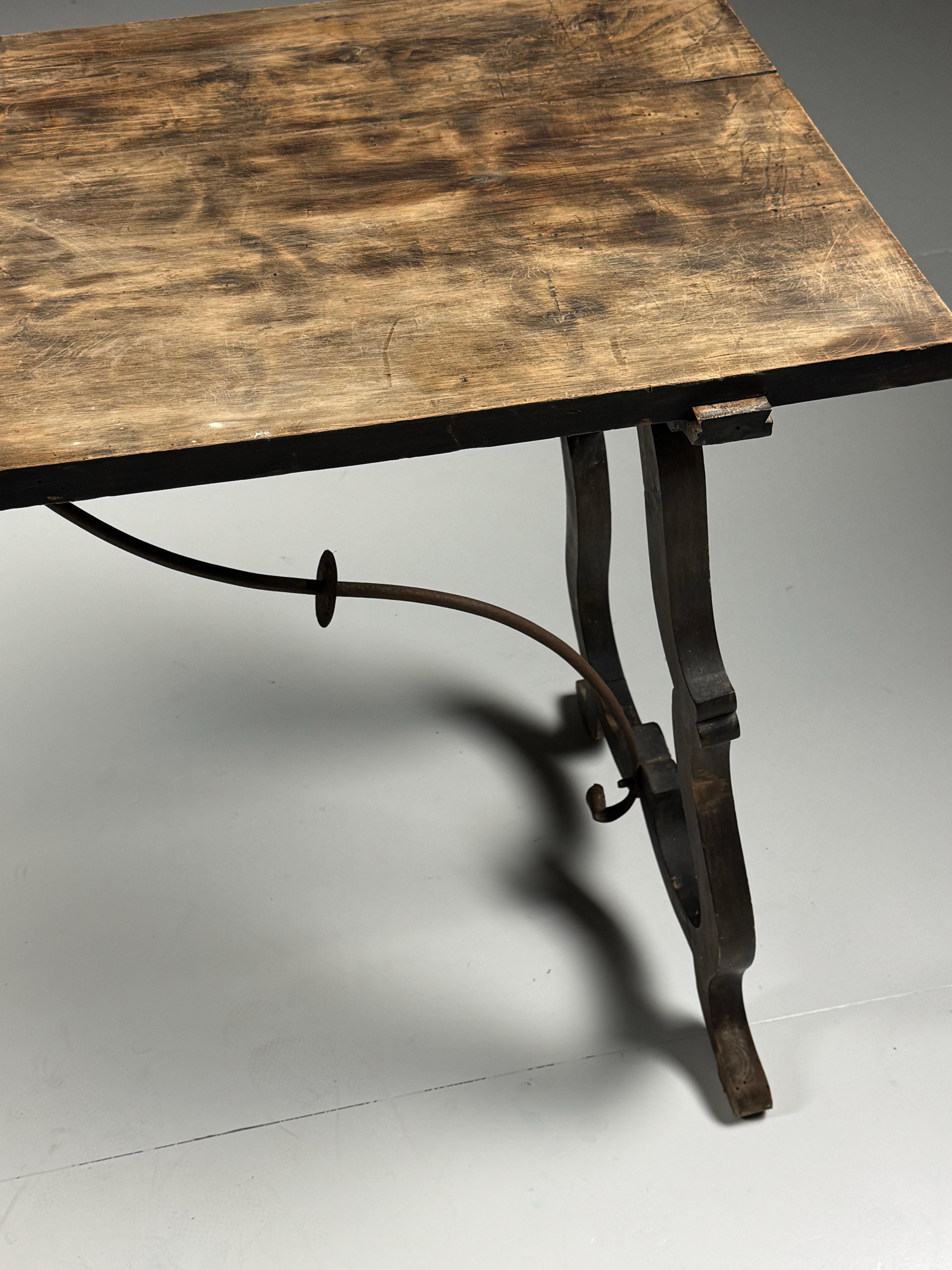 Console espagnole du XIXe siècle en vente 12