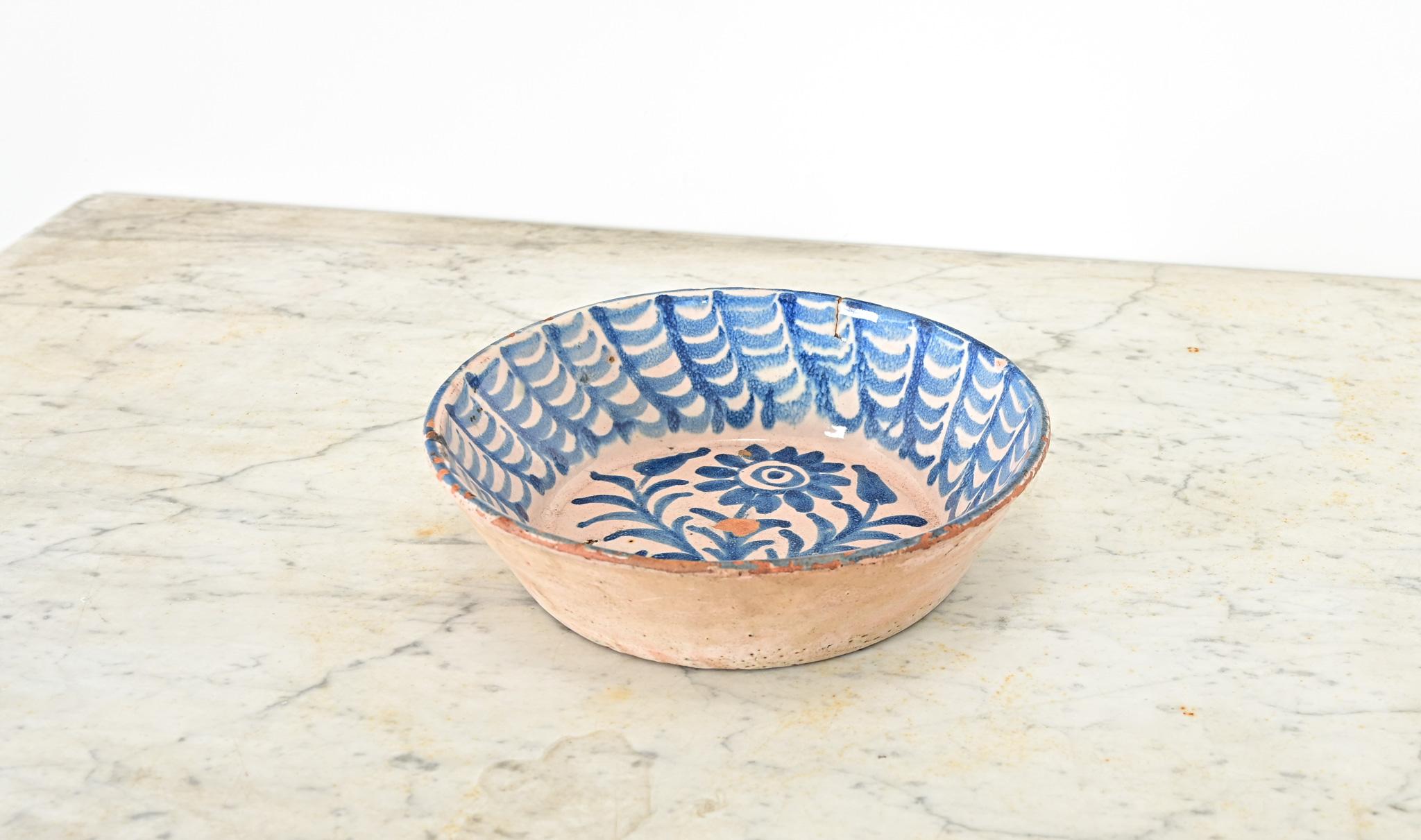 Spanish 19th Century Fajalauza Bowl from Granada Colonial español en venta