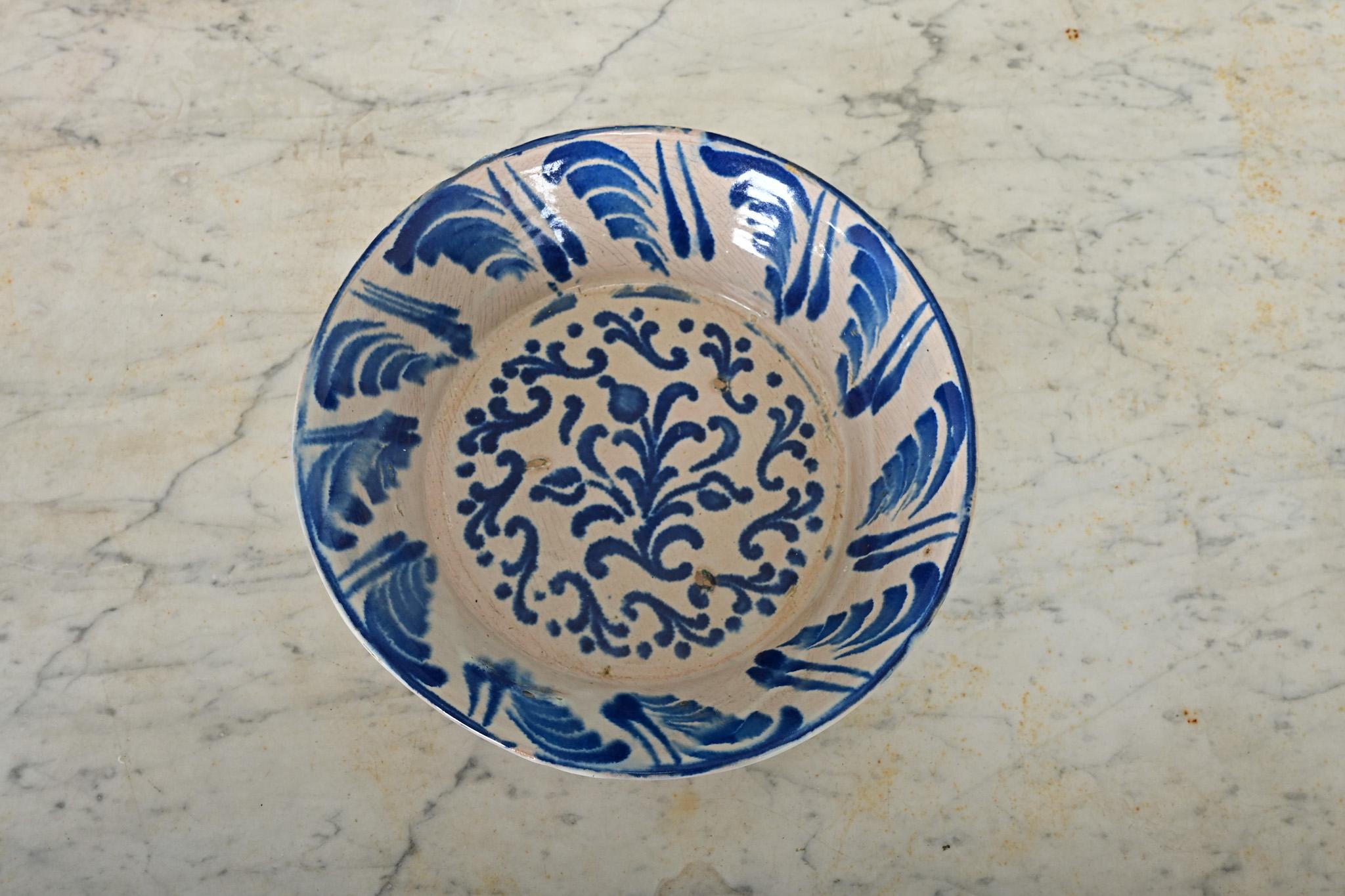 Spanish 19th Century Fajalauza Bowl from Granada Colonial español en venta