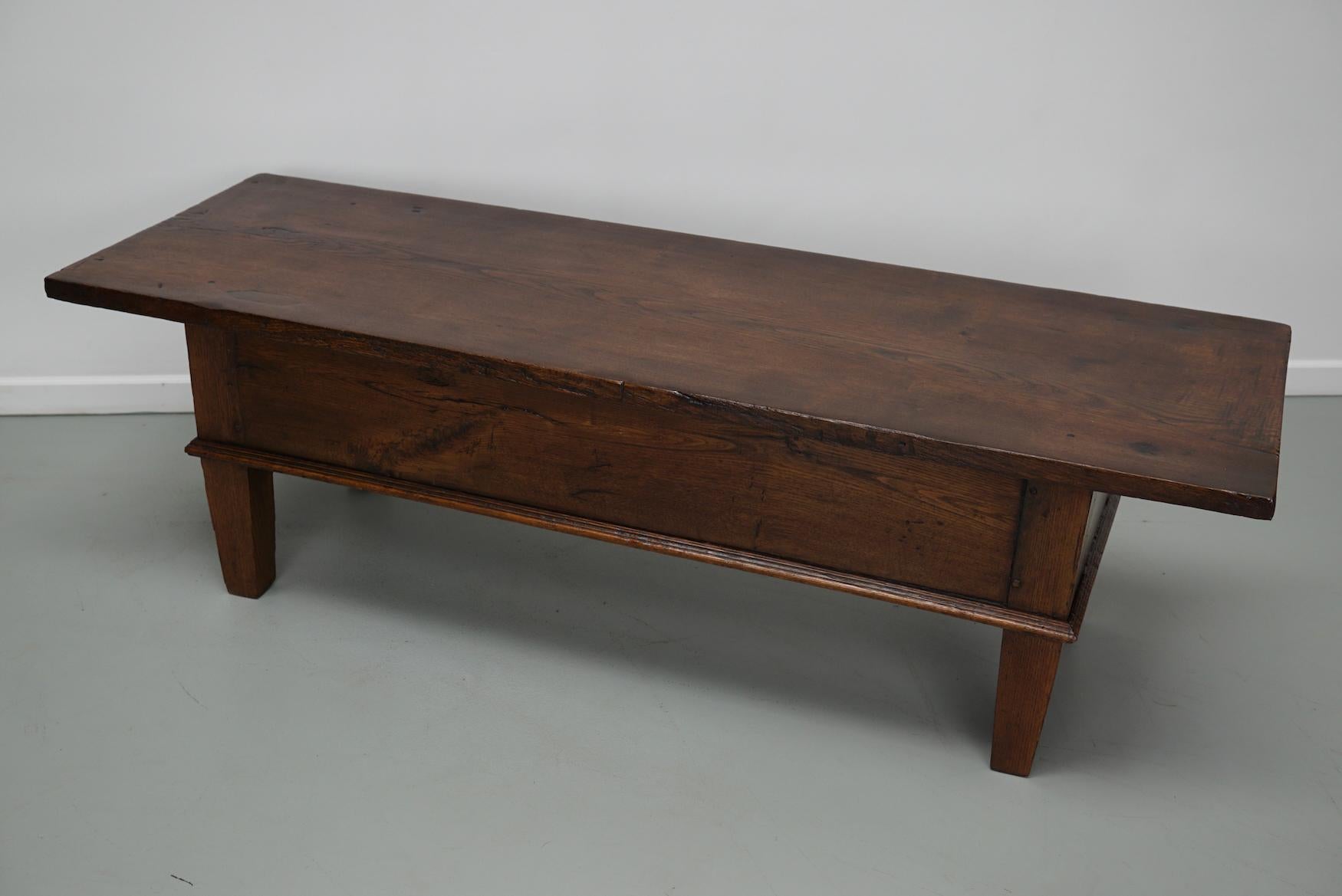 Table basse en châtaignier rustique espagnole du 19e siècle en vente 5