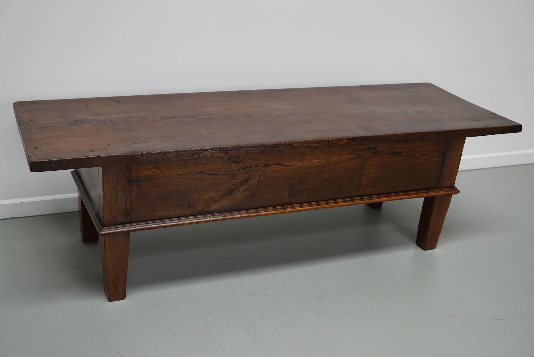 Table basse en châtaignier rustique espagnole du 19e siècle en vente 10