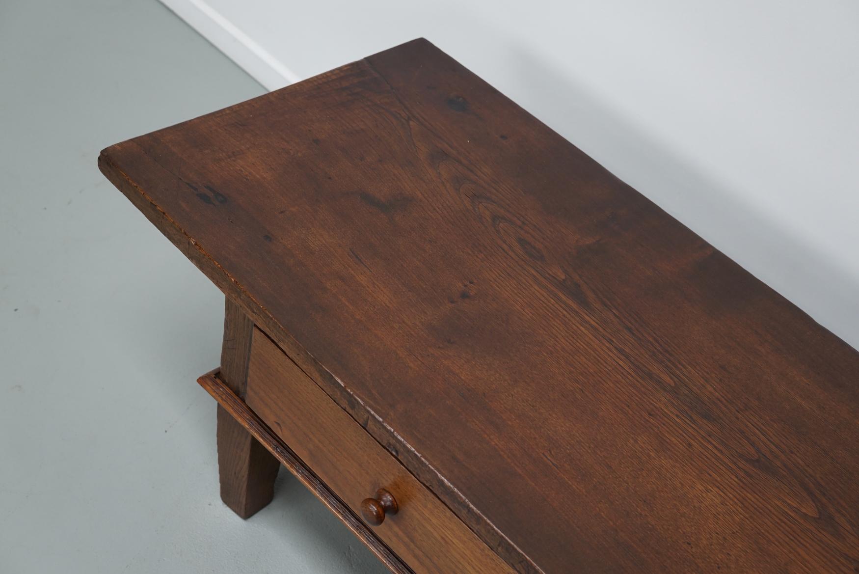 XIXe siècle Table basse en châtaignier rustique espagnole du 19e siècle en vente