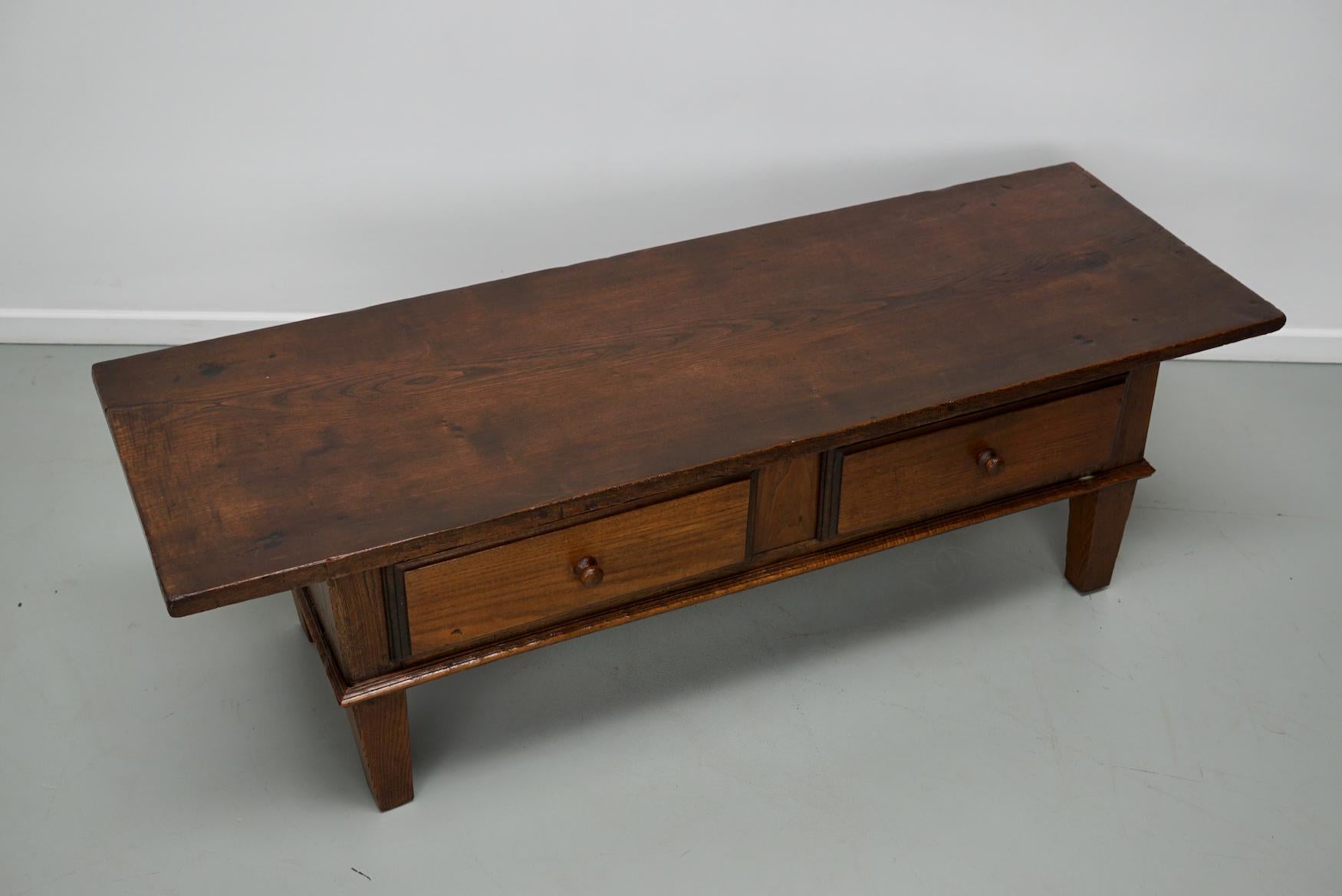 Table basse en châtaignier rustique espagnole du 19e siècle en vente 1