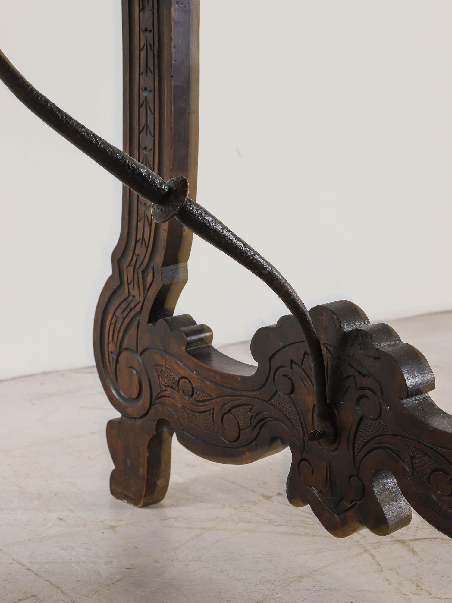 Spanish 19th Century Neo- Renaissance Carved Chestnut Table For Sale 5