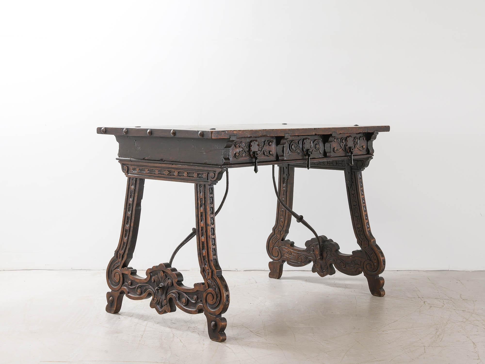 Hand-Carved Spanish 19th Century Neo- Renaissance Carved Chestnut Table For Sale