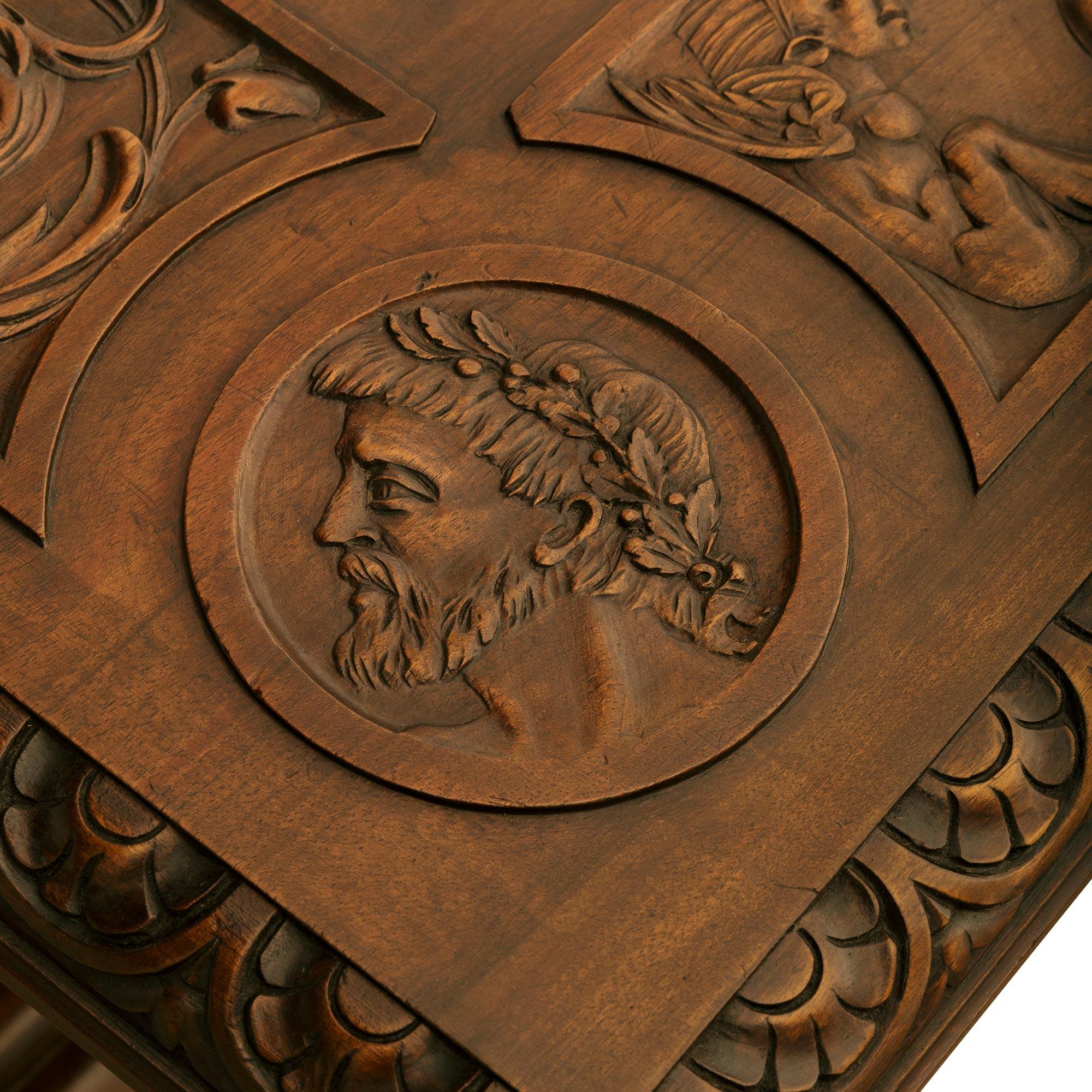 Table à tréteaux en noyer et laiton de style Renaissance espagnole du 19e siècle Bon état - En vente à West Palm Beach, FL