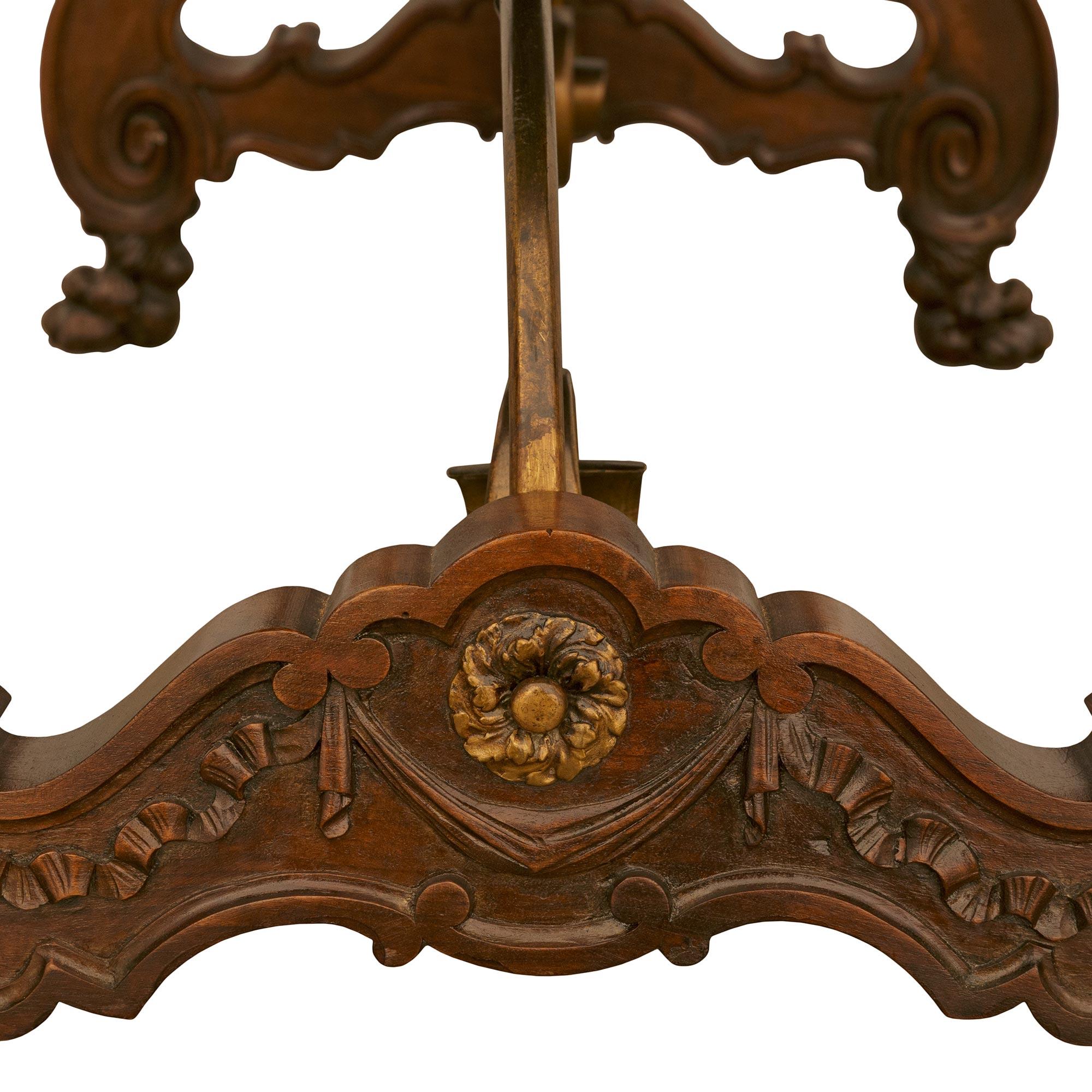 Table à tréteaux en noyer et laiton de style Renaissance espagnole du 19e siècle en vente 2