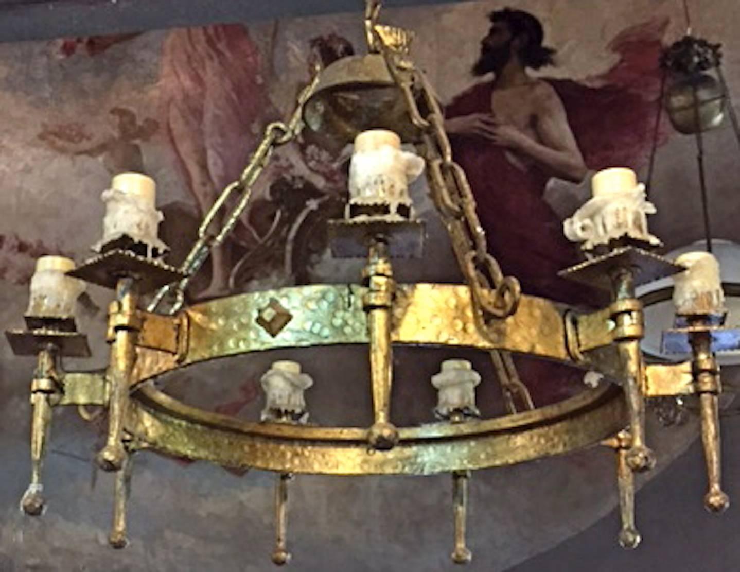 Painted Spanish 19th Century Round Gilded Iron Chandelier with Nine Outer Lights