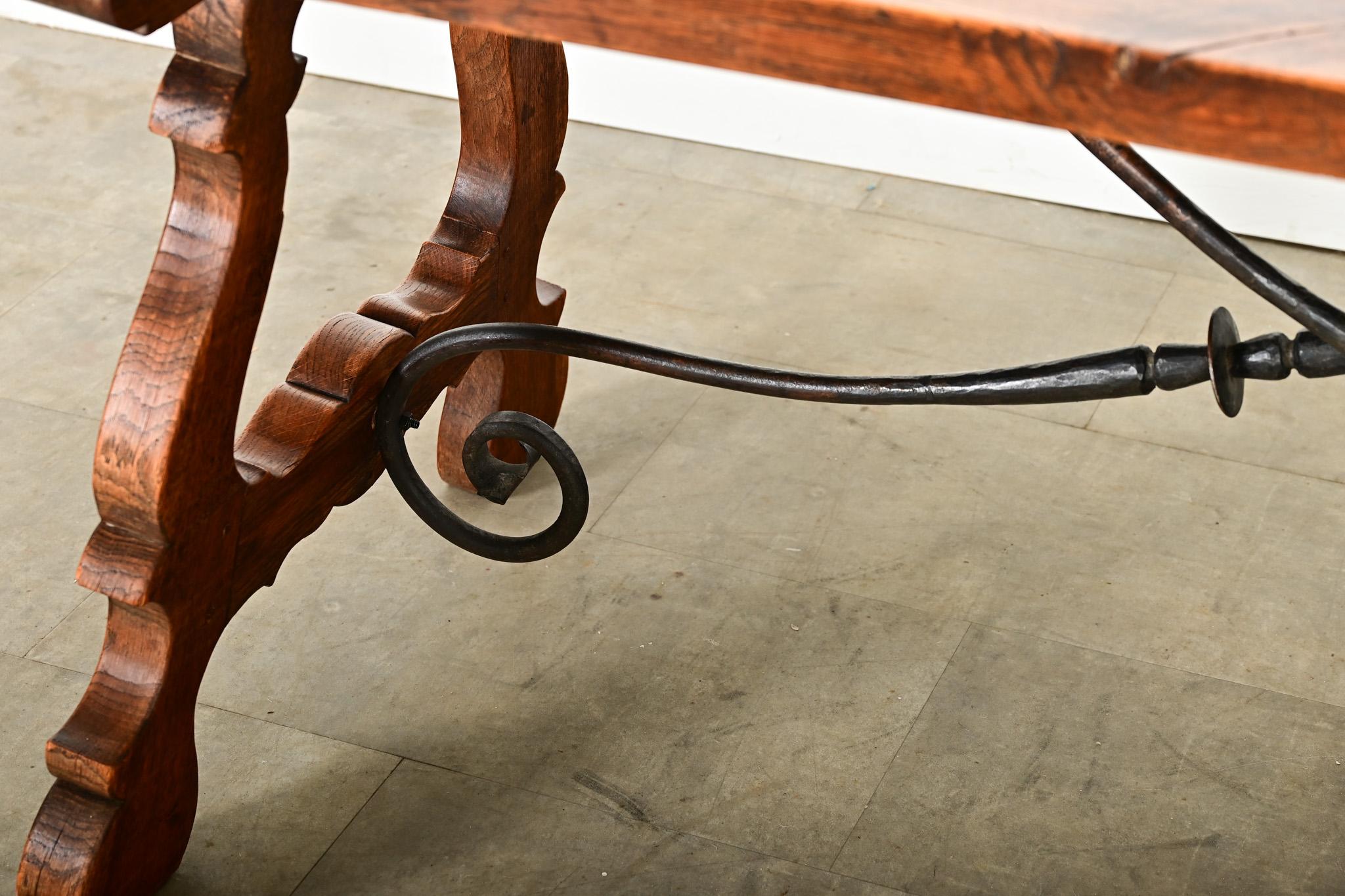 Spanish 19th Century Solid Oak Dining Table For Sale 6
