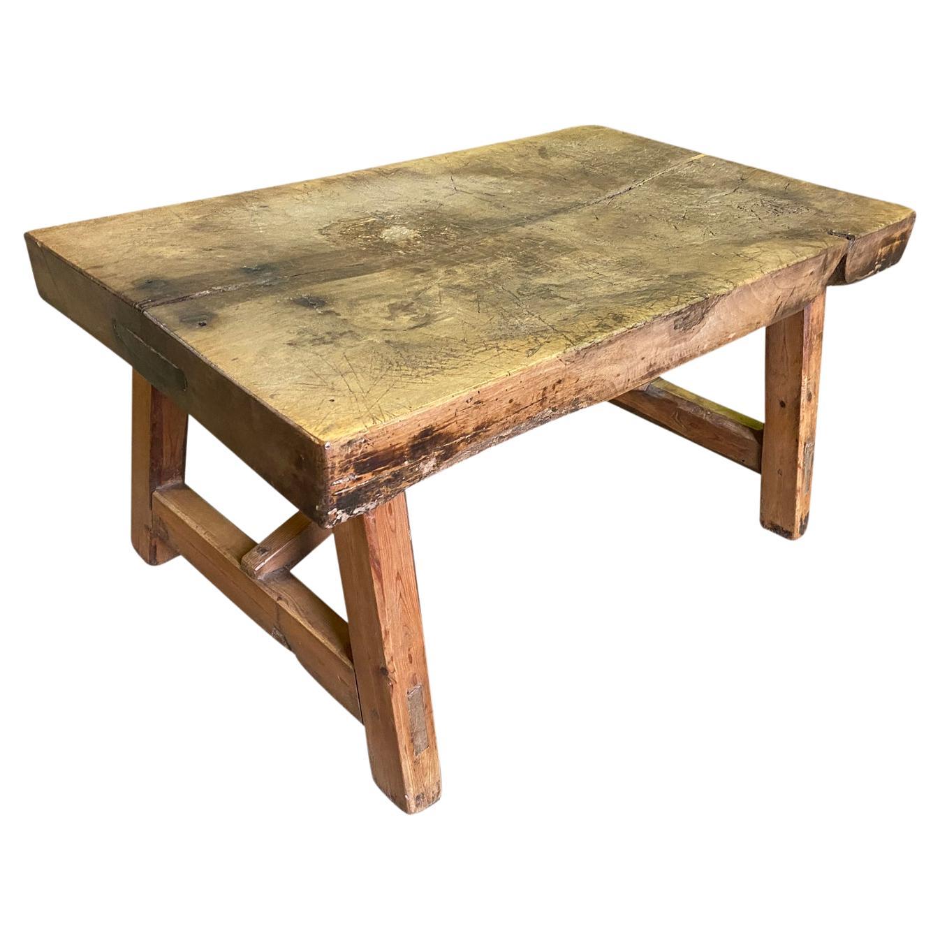 Spanish 19th Century Table Basse, Coffee Table For Sale