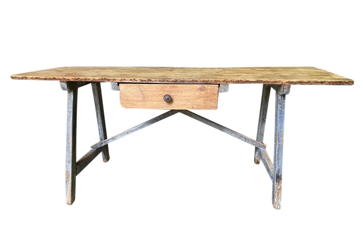 Spanish 19th century Writing Table - Desk In Good Condition For Sale In Atlanta, GA