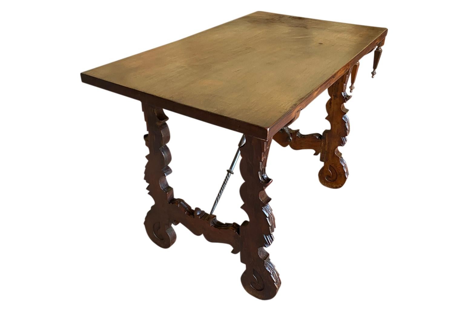 Spanish 19th Century Writing Table In Good Condition For Sale In Atlanta, GA
