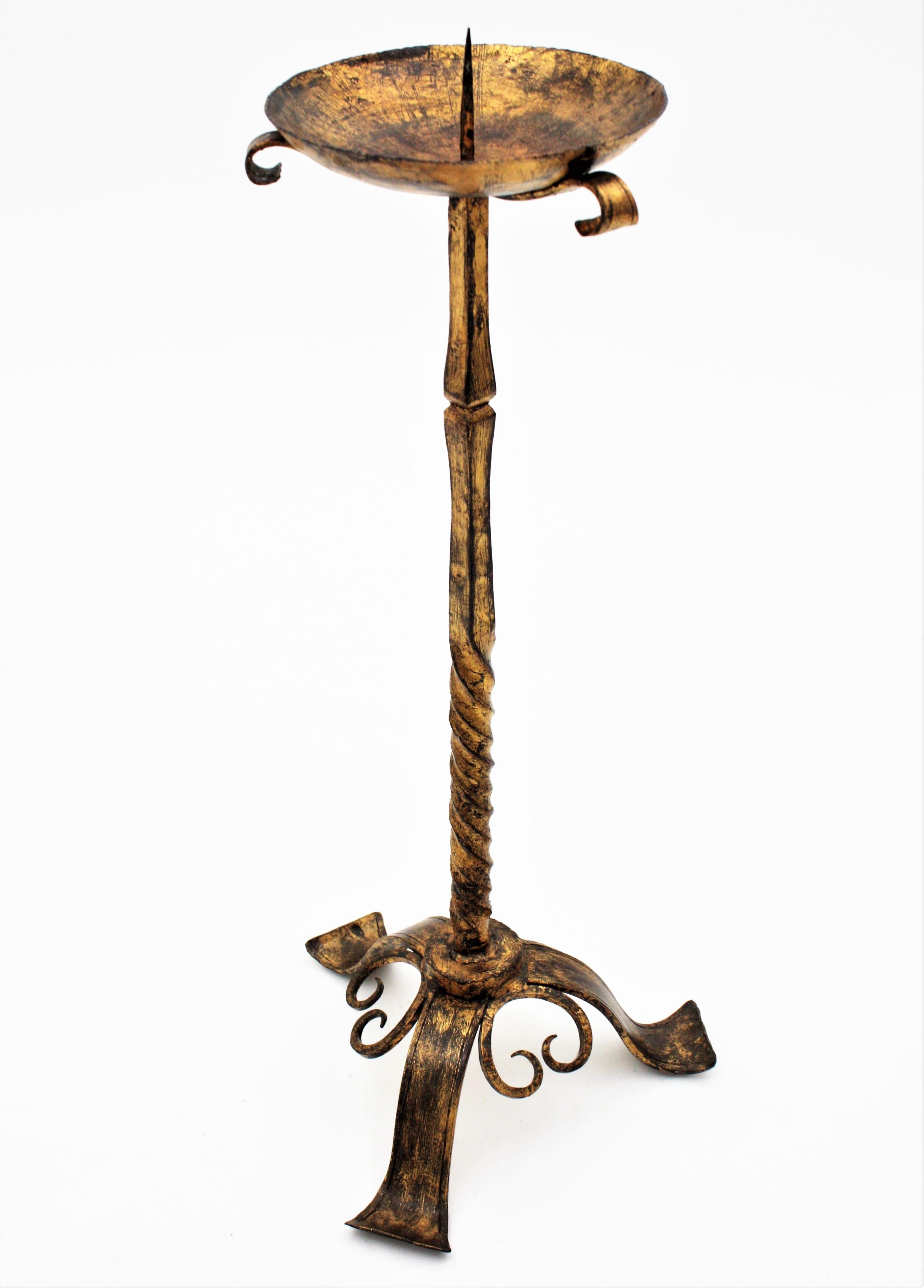 Spanish 19th Century Wrought Gilt Iron Gothic Style Floor Candlestick In Good Condition For Sale In Barcelona, ES